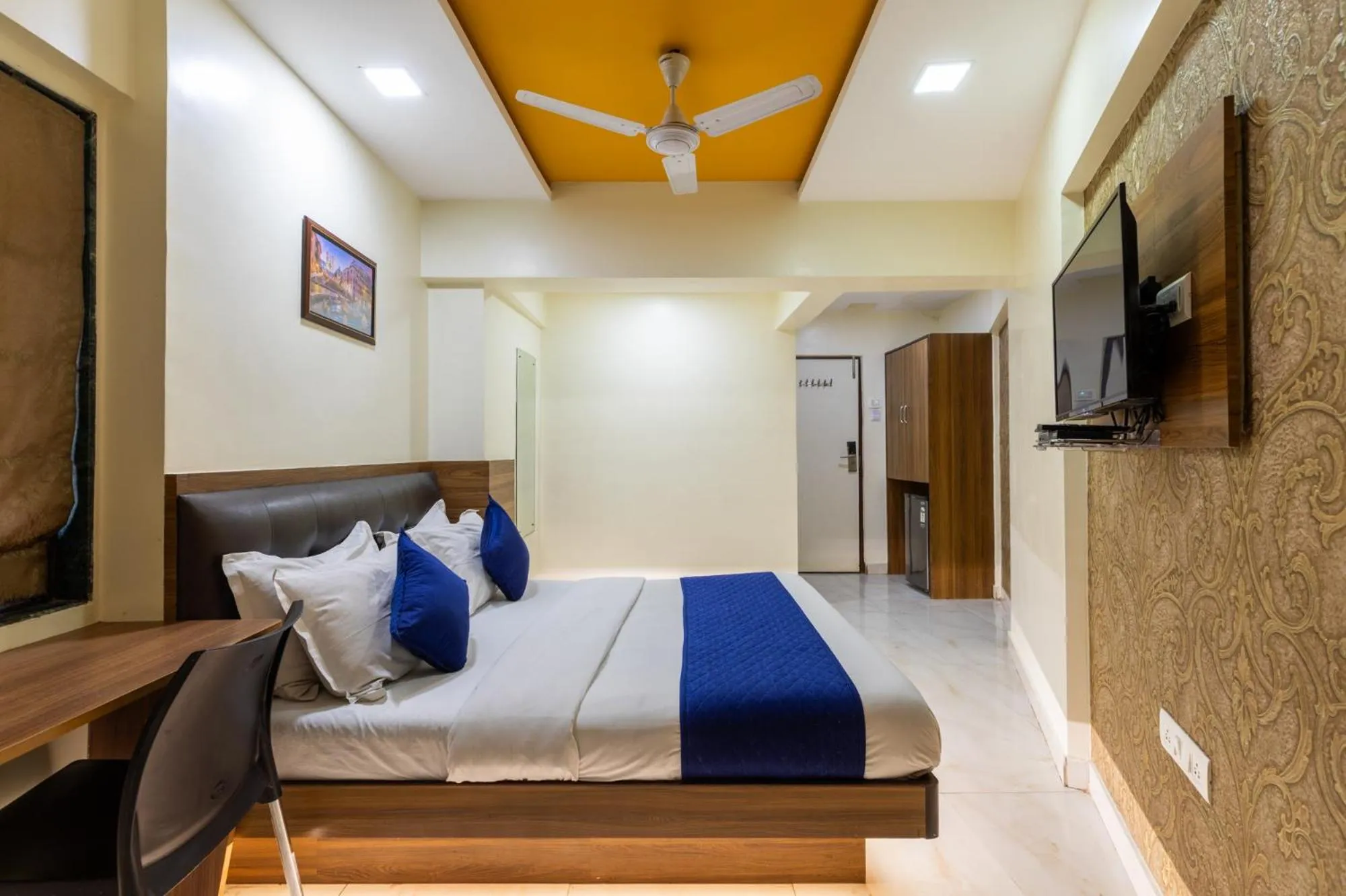 Bed in Hotel Jodiya - Near CST