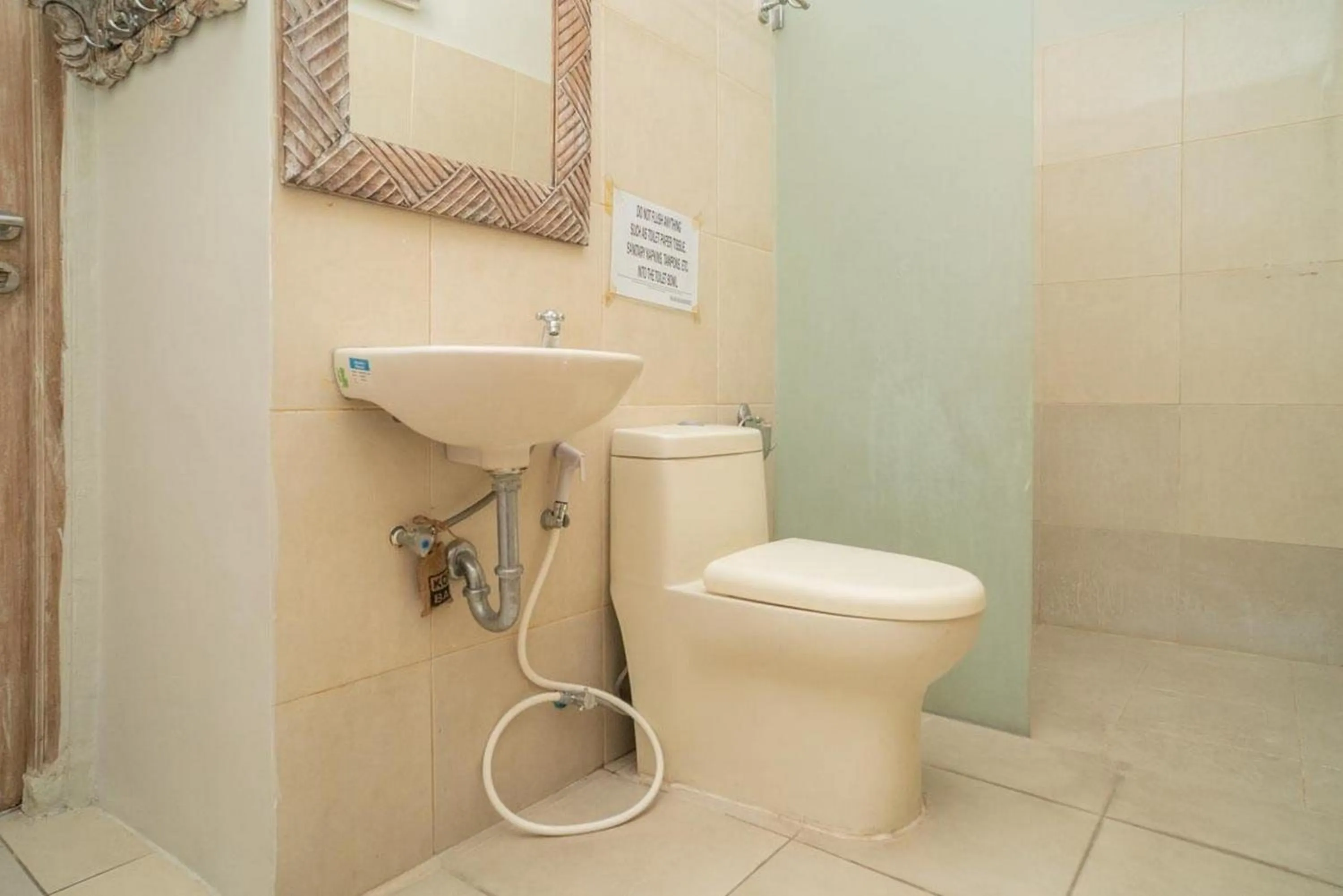 Bathroom in Urbanview Hotel Wayan Mansion