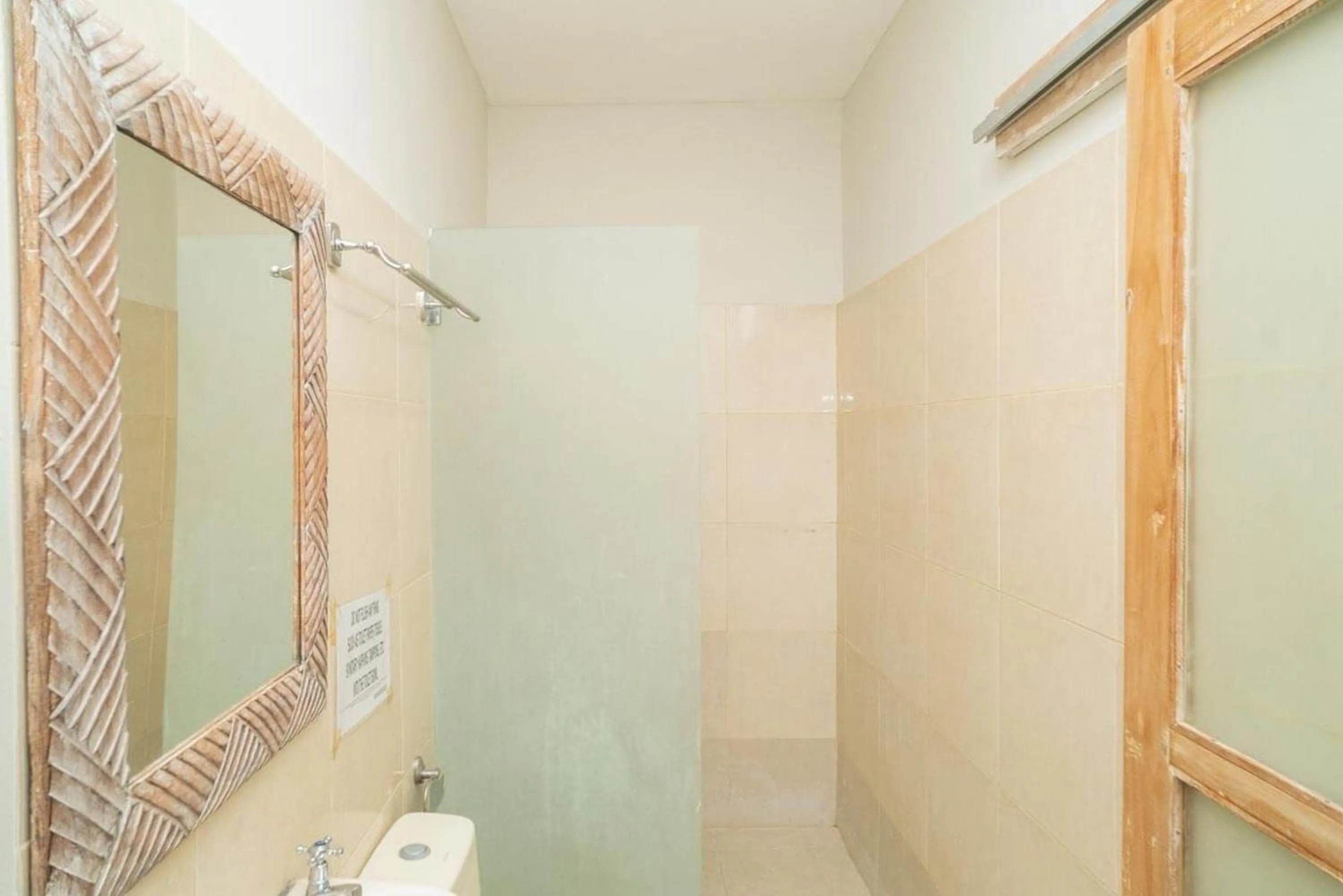 Bathroom in Urbanview Hotel Wayan Mansion