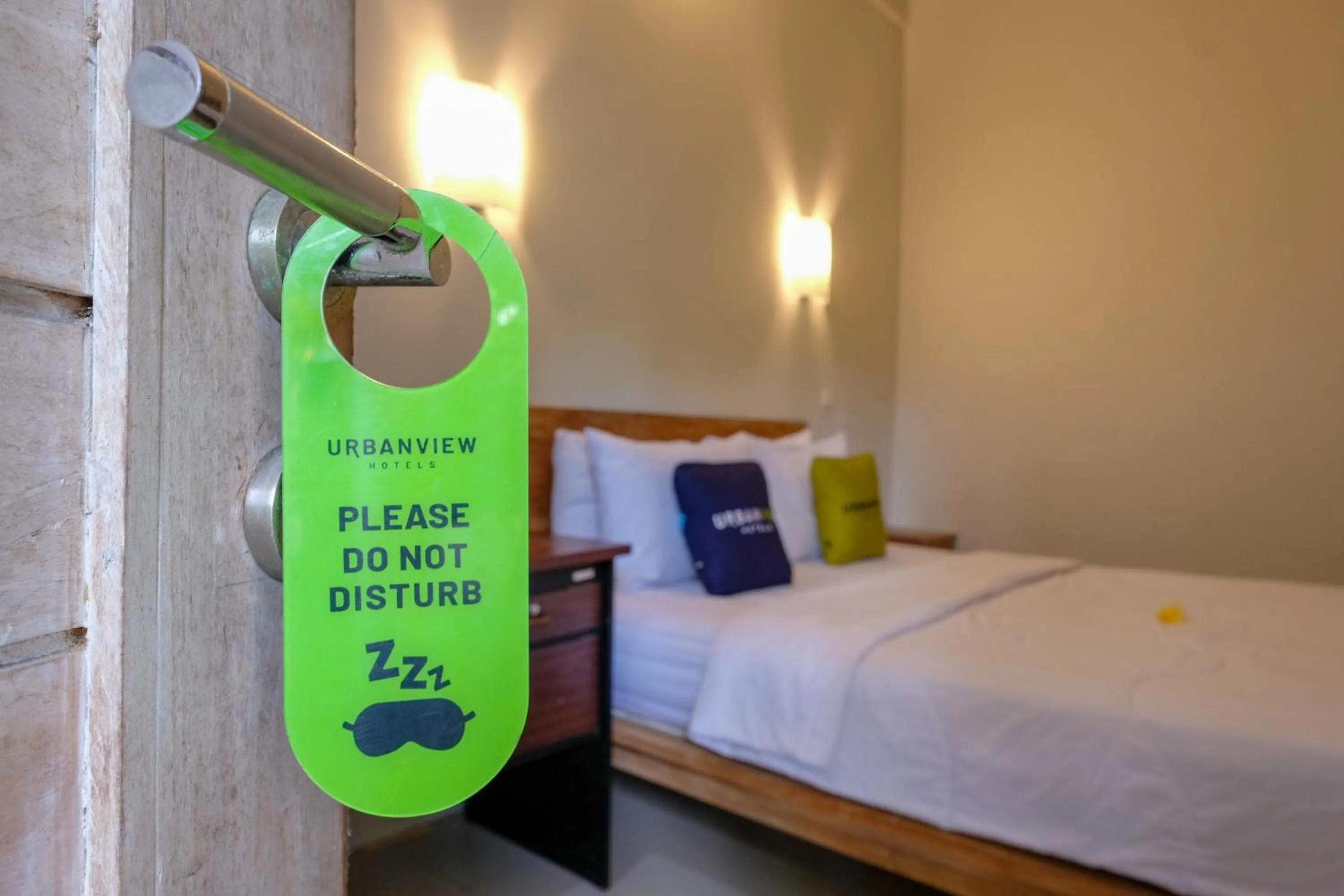 Bedroom, Bed in Urbanview Hotel Wayan Mansion