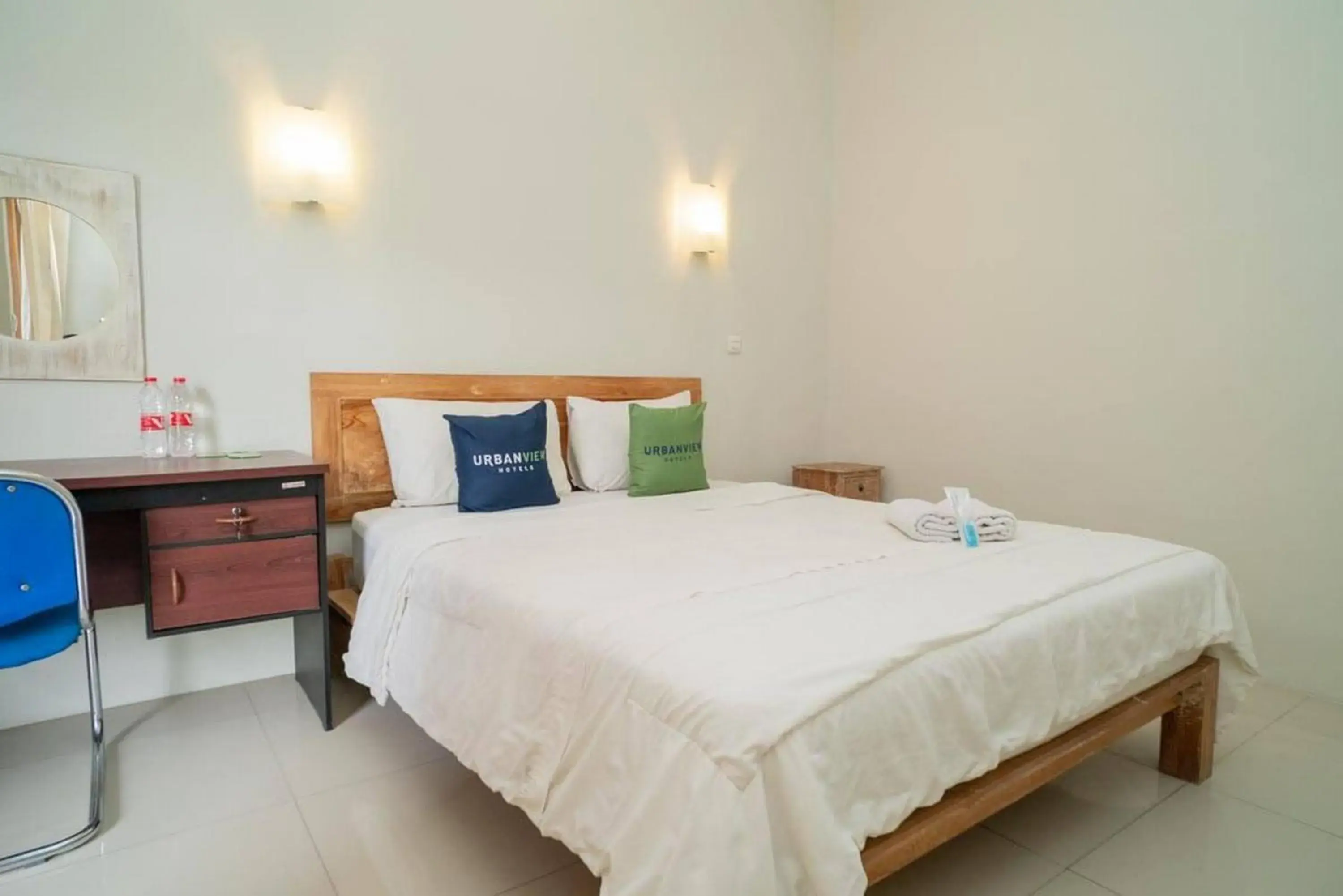 Superior Double Room in Urbanview Hotel Wayan Mansion Superior Double Room in Urbanview Hotel Wayan Mansion