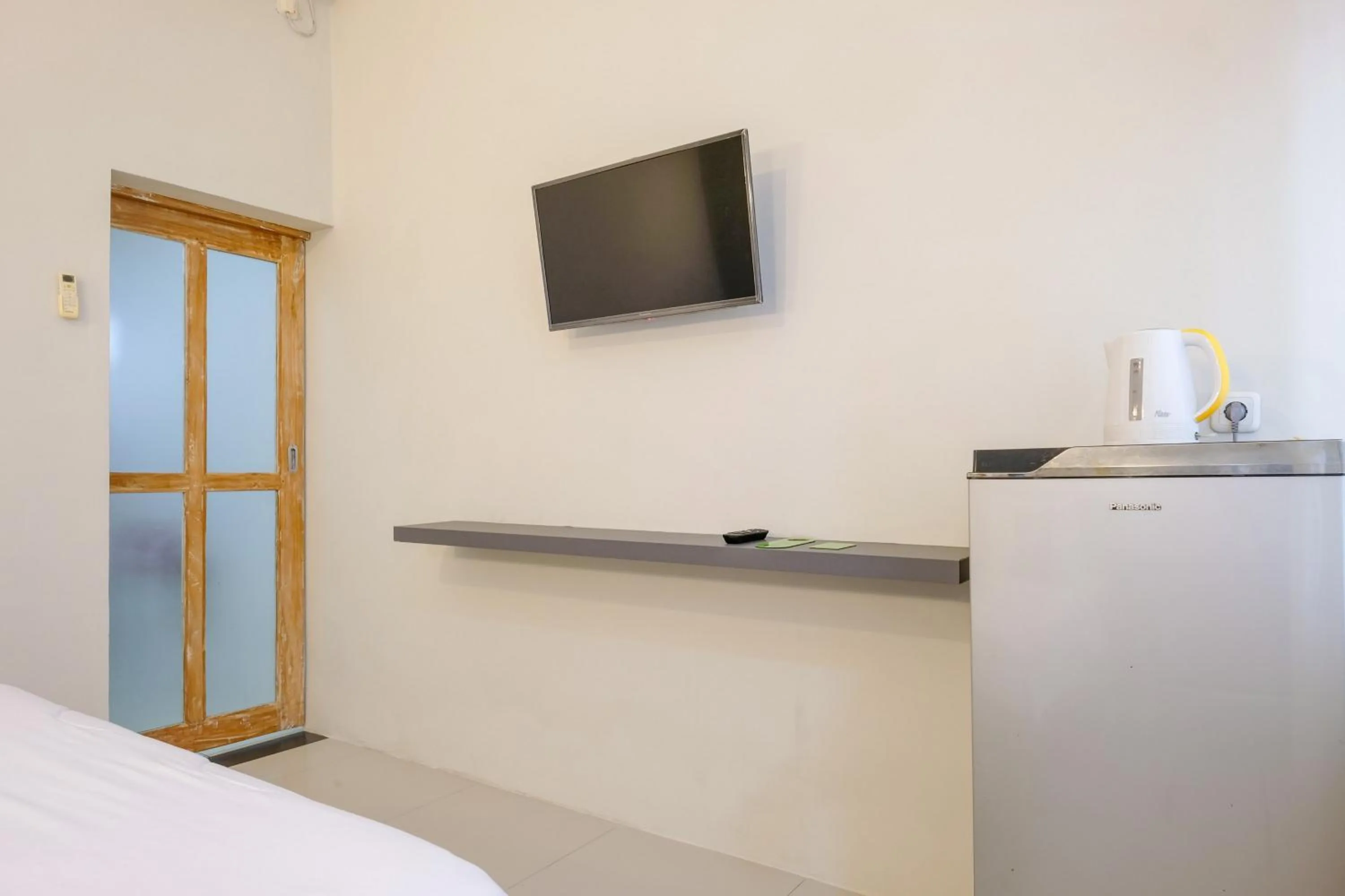 Bedroom, Bed in Urbanview Hotel Wayan Mansion