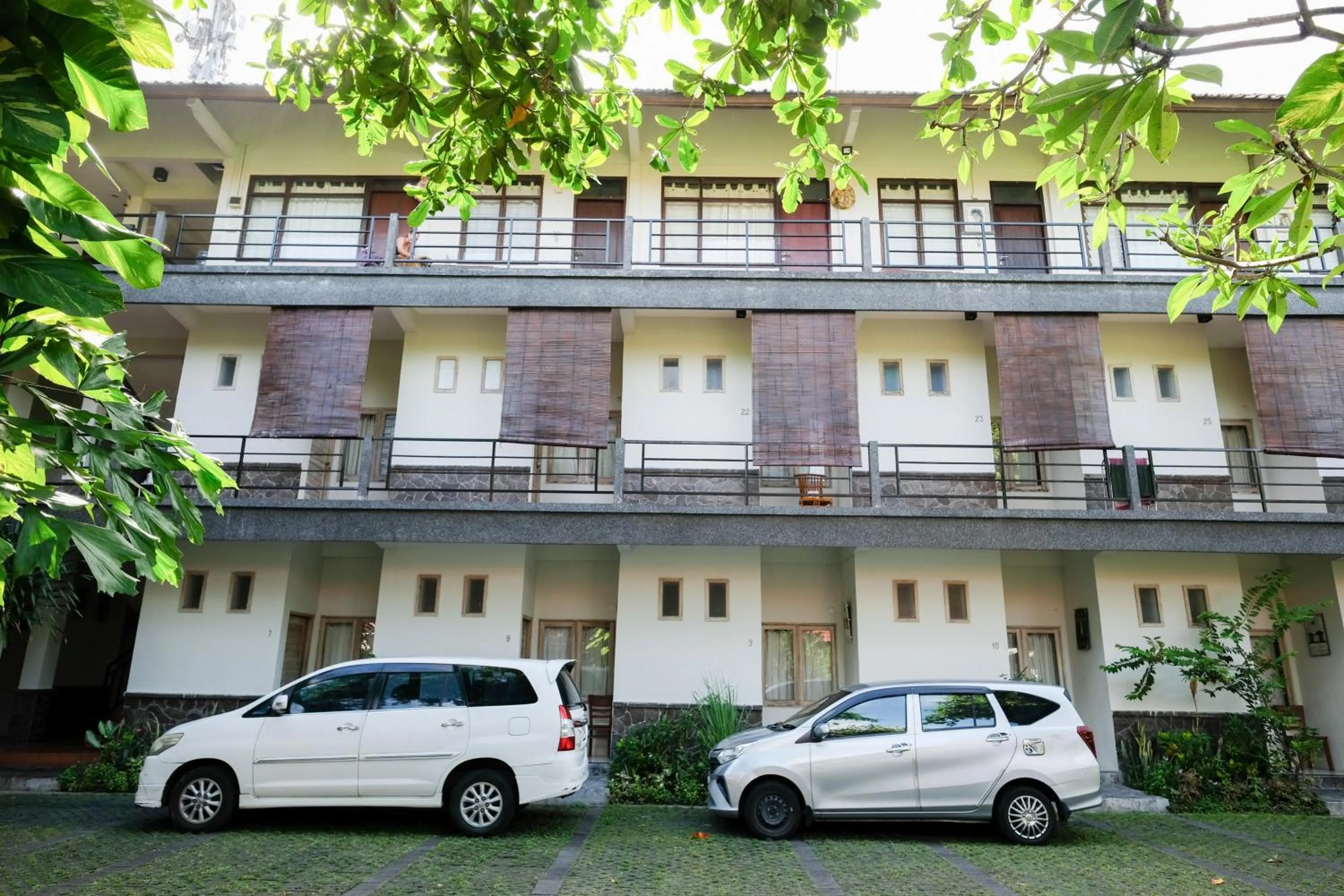 Facade/entrance in Urbanview Hotel Wayan Mansion