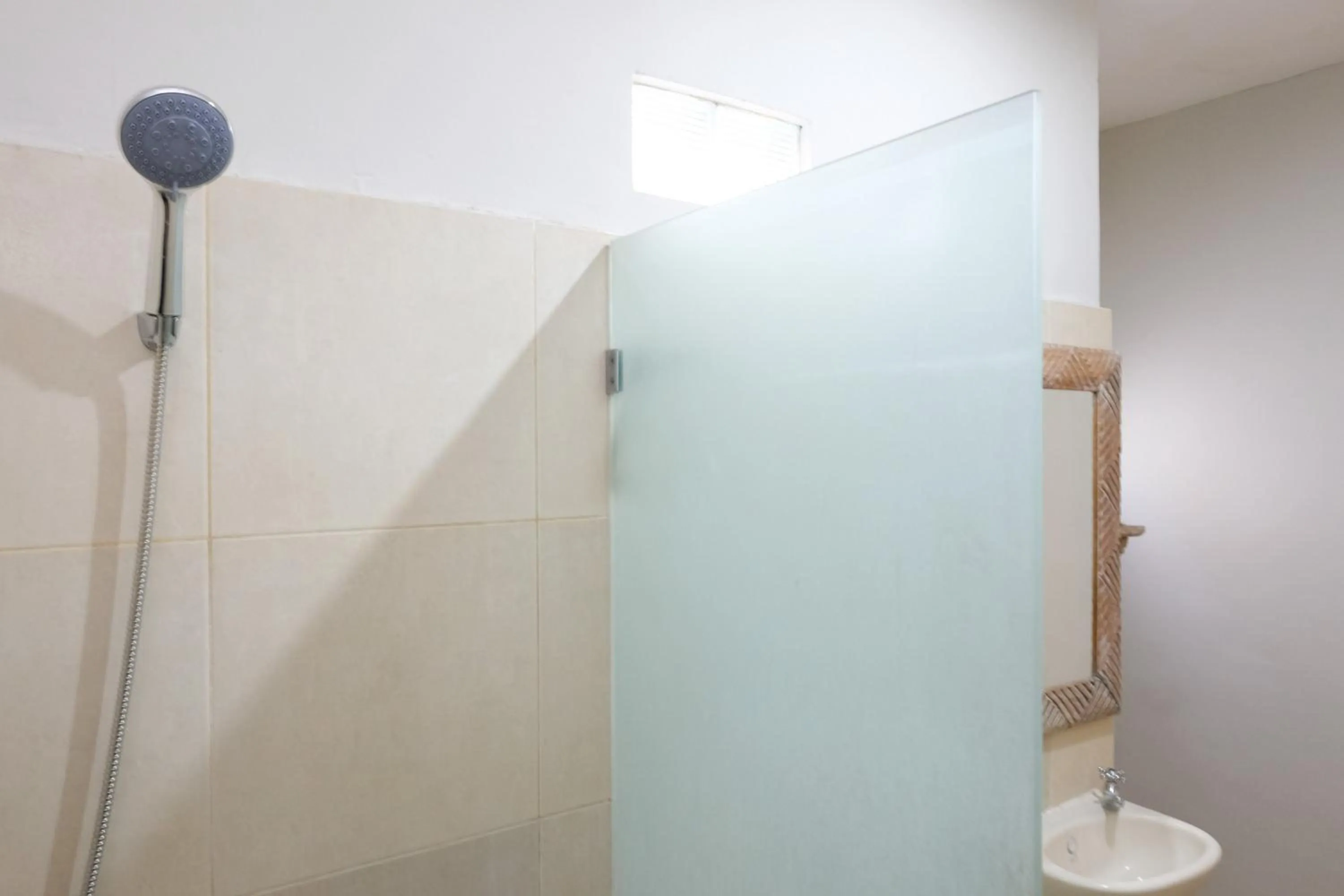 Bathroom in Urbanview Hotel Wayan Mansion