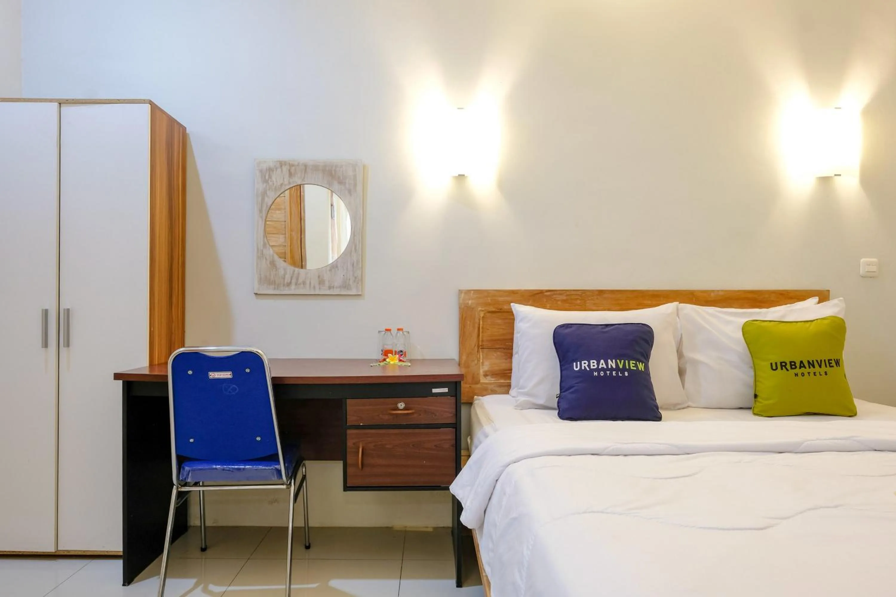 Bedroom, Bed in Urbanview Hotel Wayan Mansion