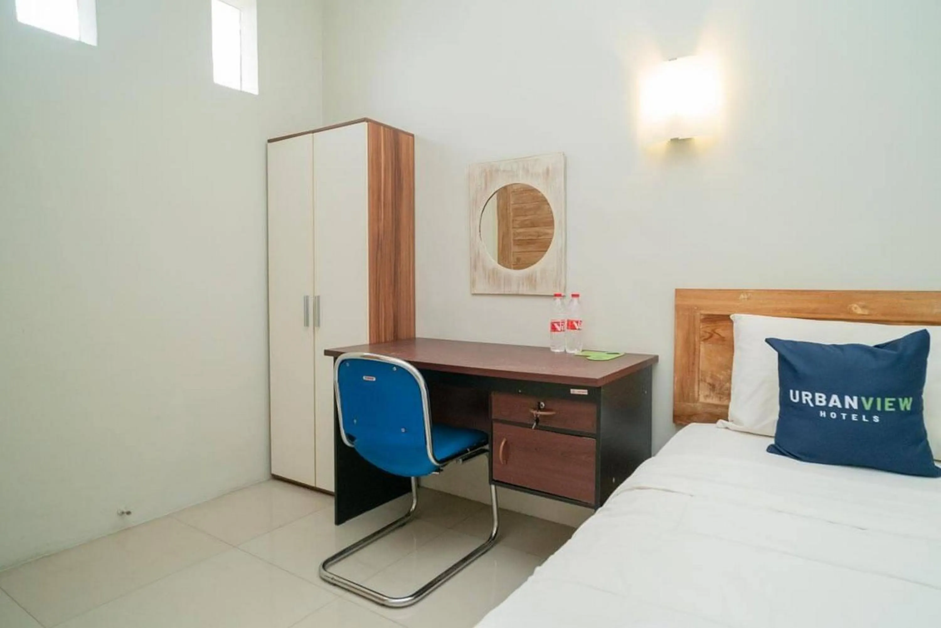 Bedroom, Bed in Urbanview Hotel Wayan Mansion