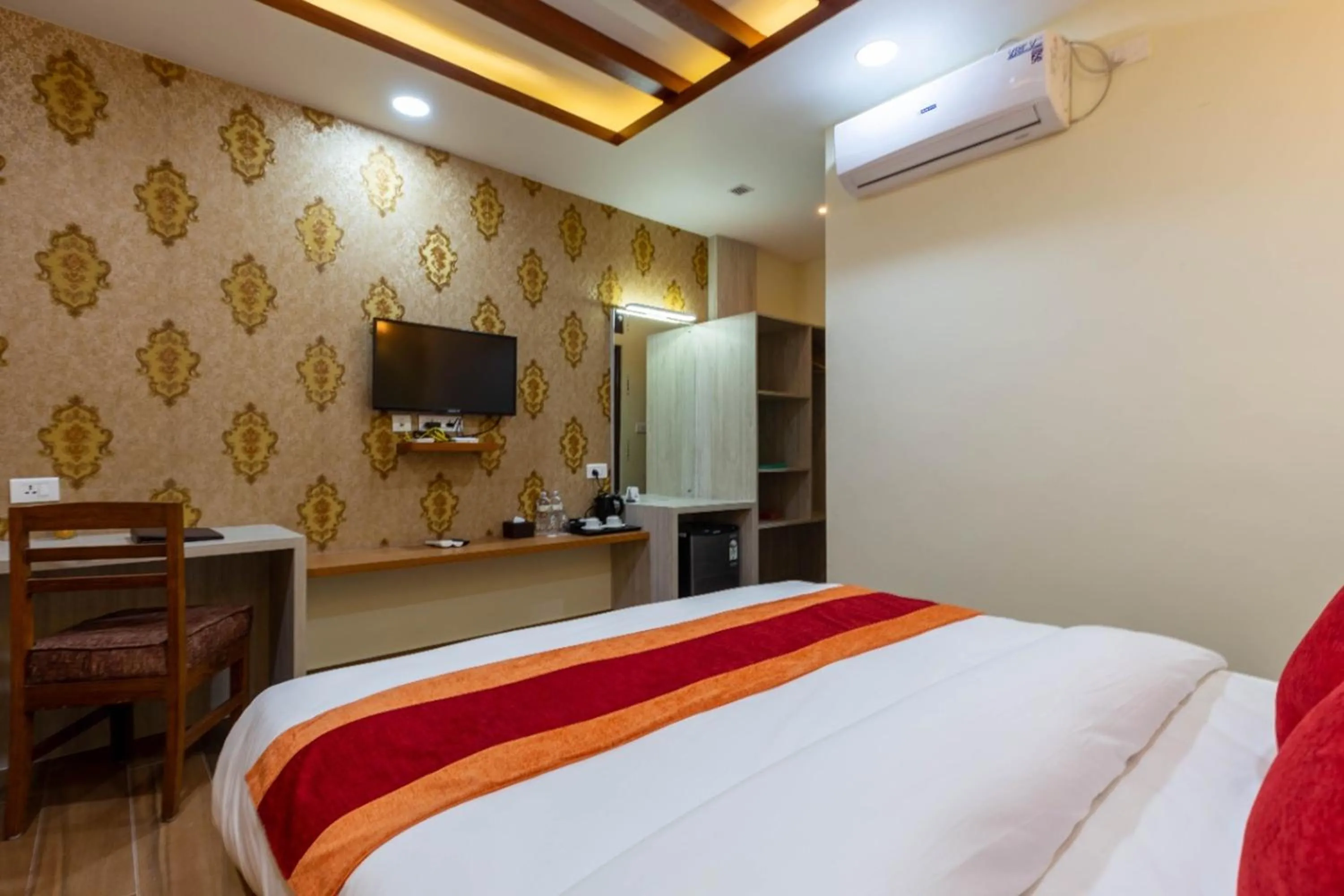 Bed in Chitwan Midtown Hotel