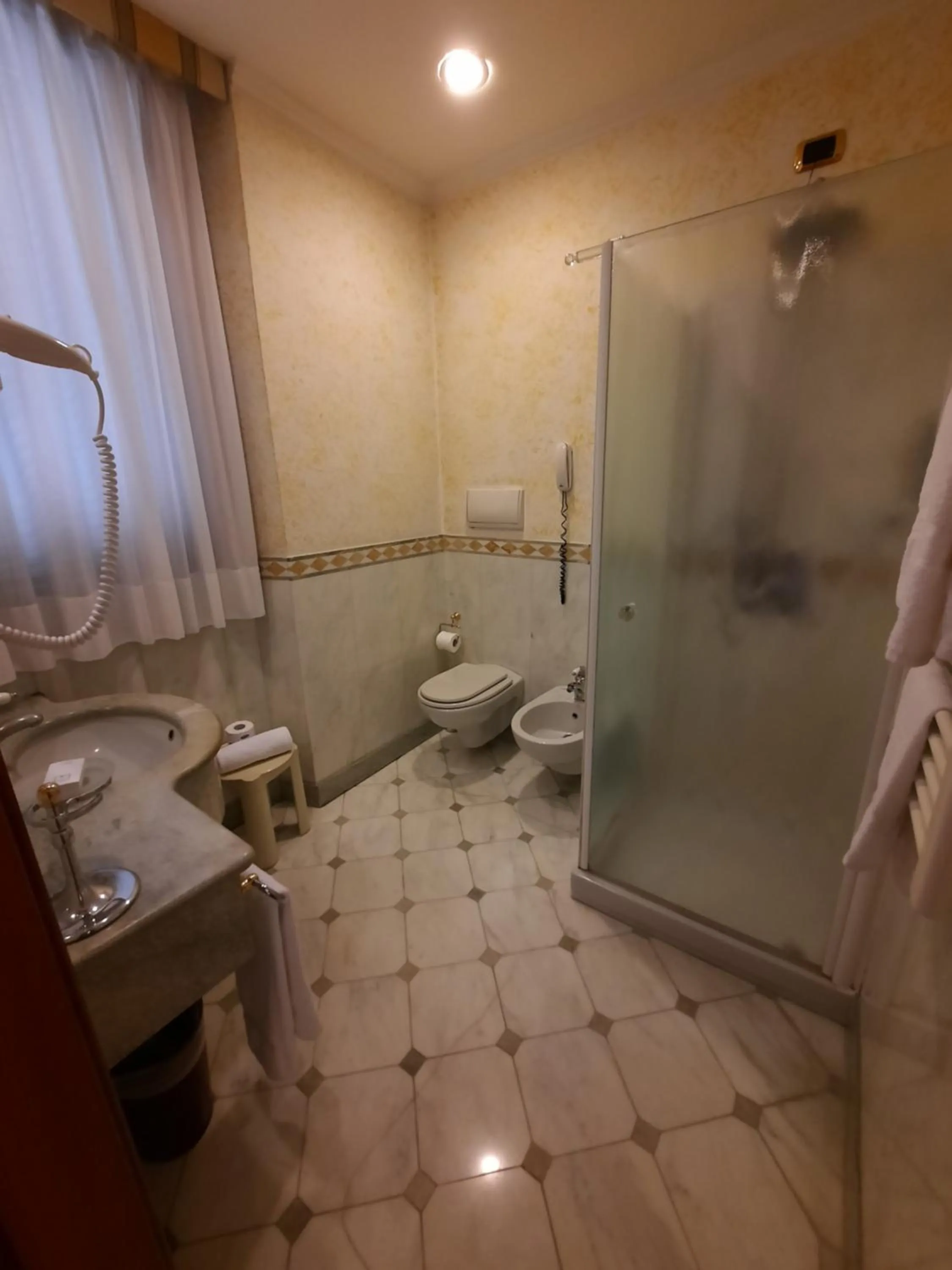 Shower in Andreola Central Hotel