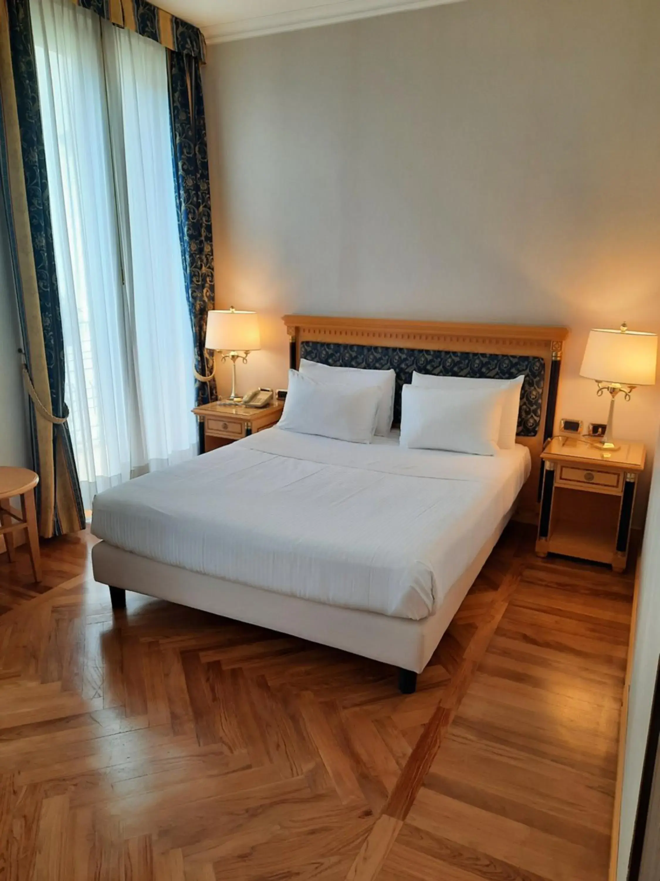 Superior Double Room in Andreola Central Hotel Superior Double Room in Andreola Central Hotel