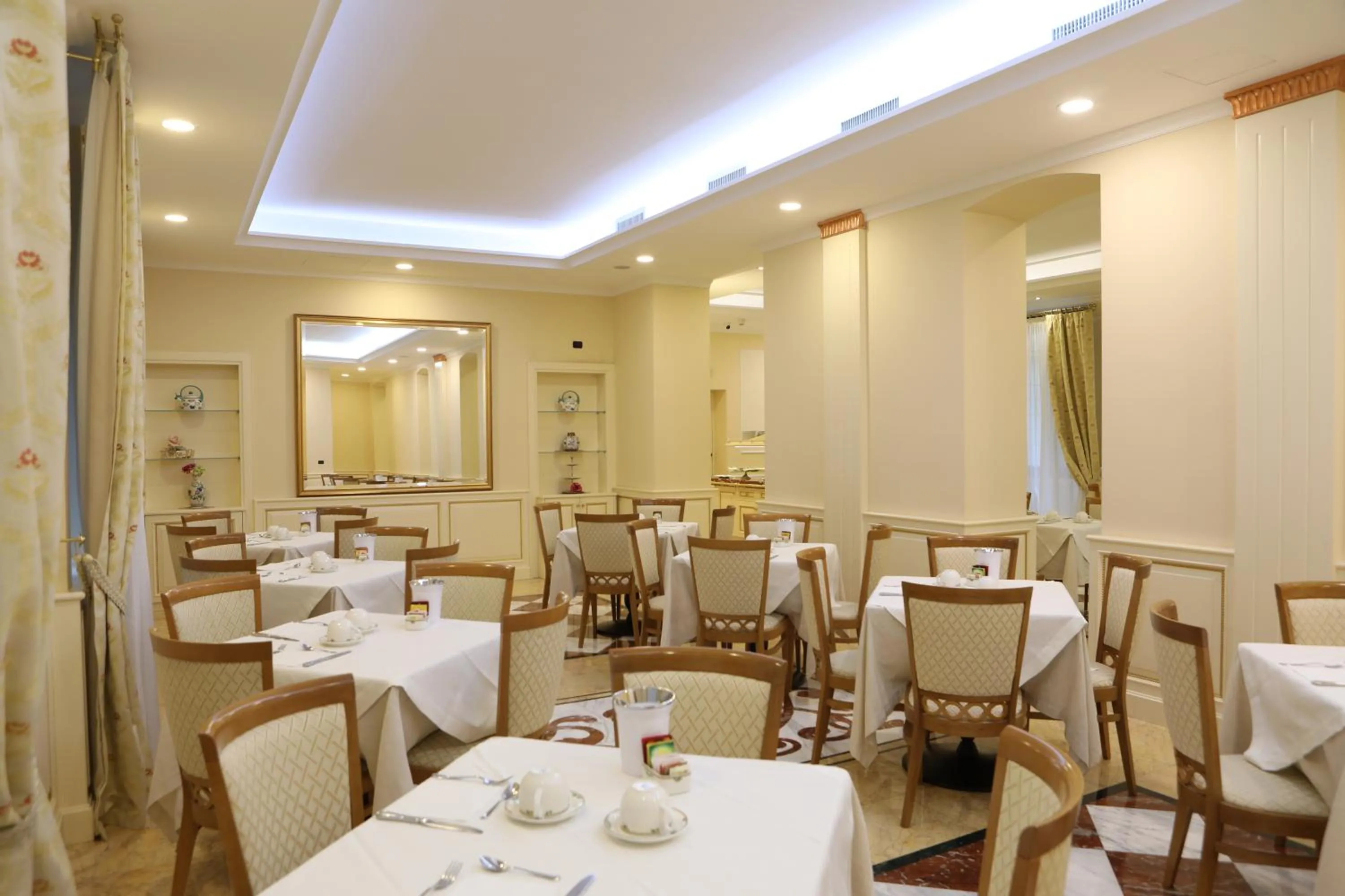 Restaurant/places to eat in Andreola Central Hotel