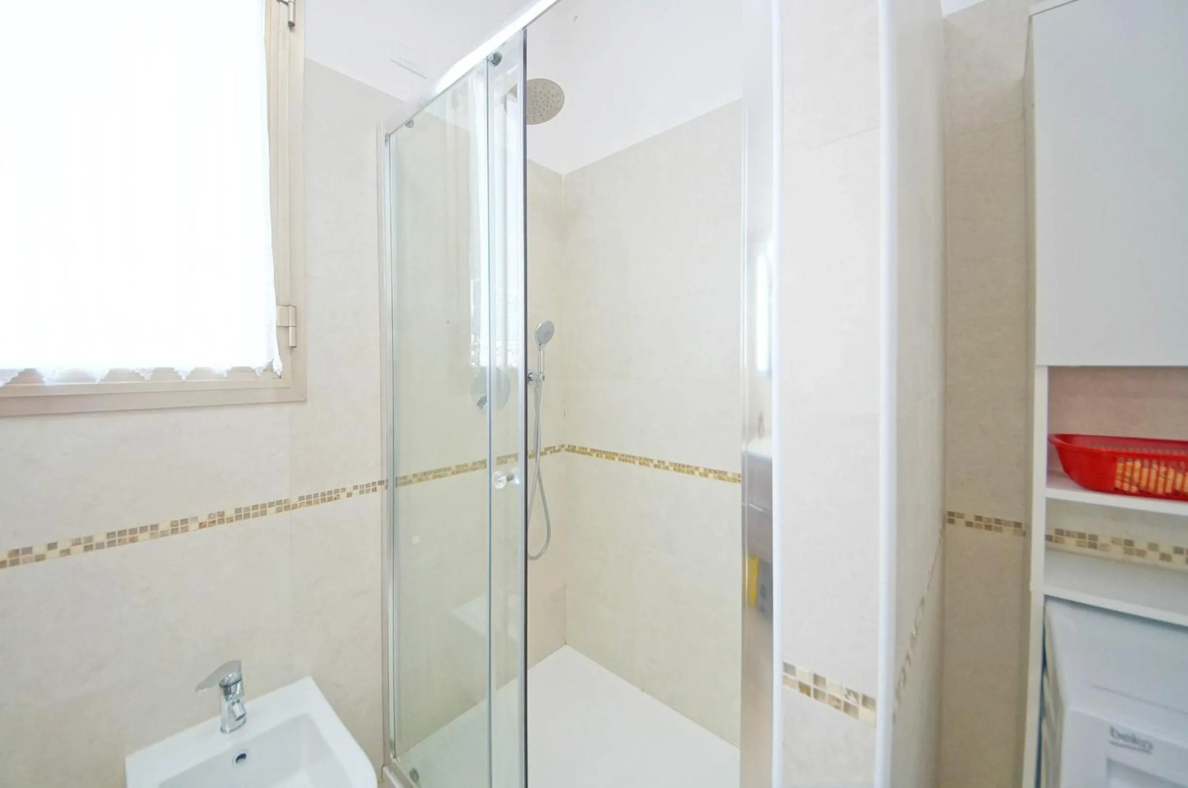 Shower in DolceVita Apartments N 496