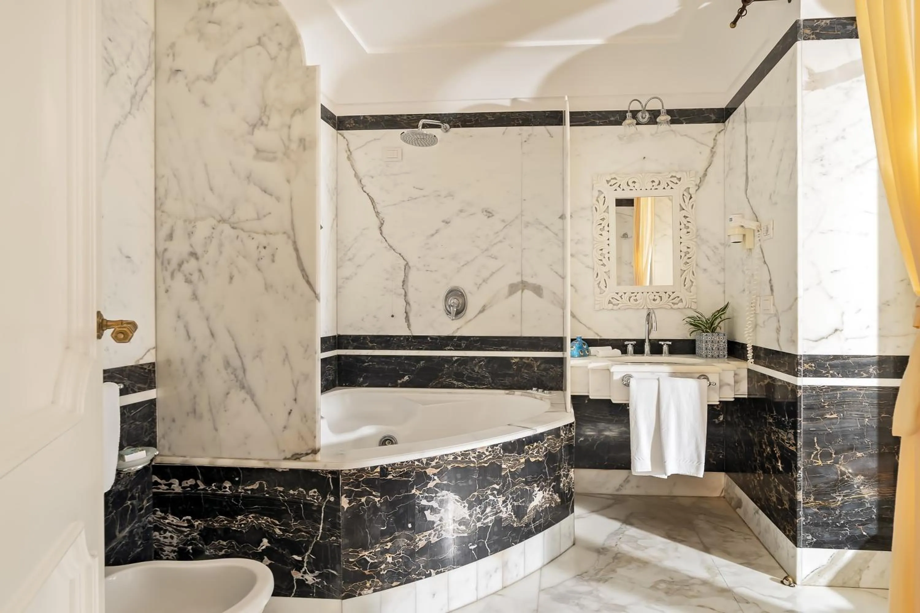 Bathroom in Hotel Punta Regina