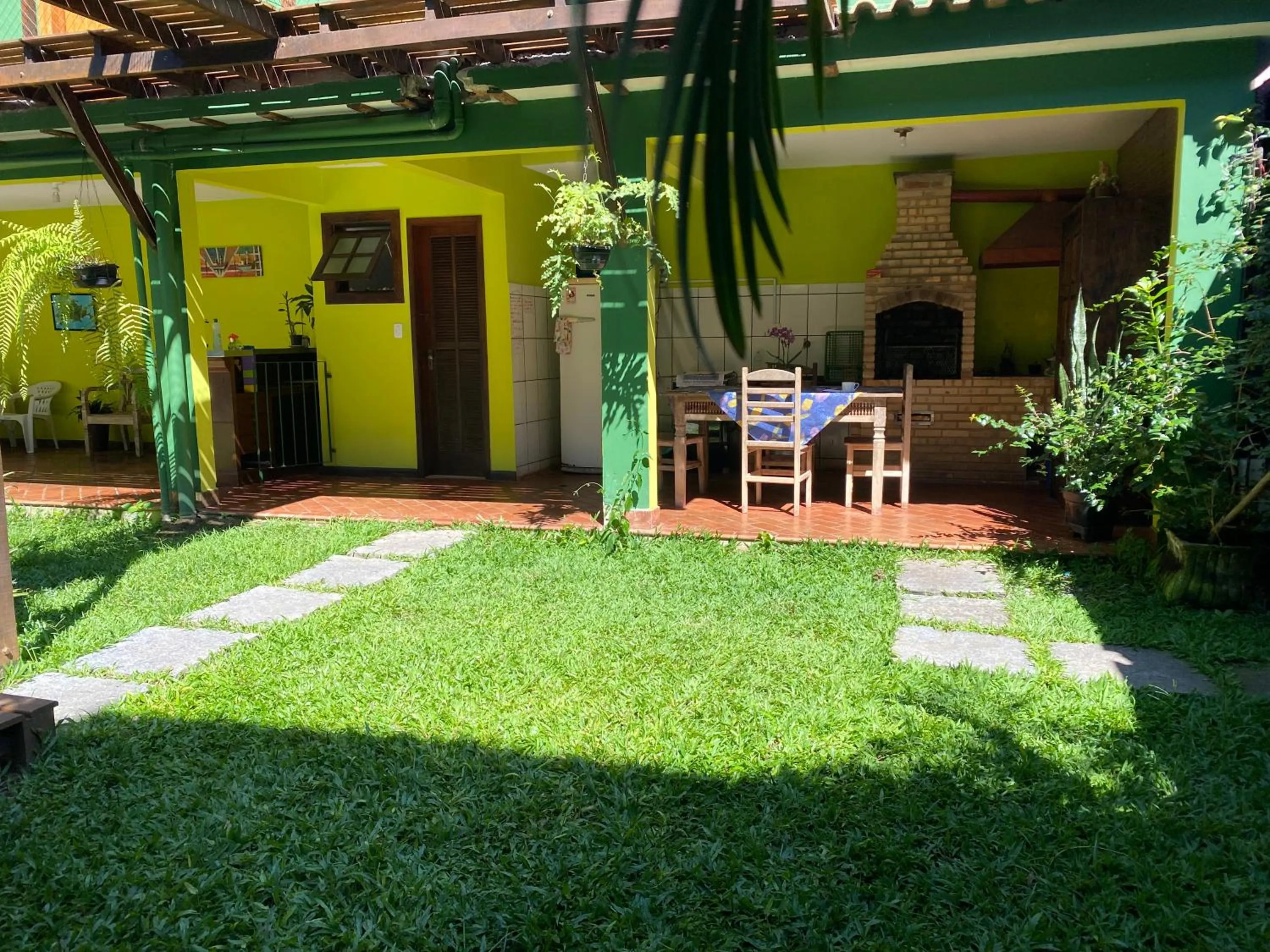 Pousada Casa de mãe aconchegante com piscina próximo à praia