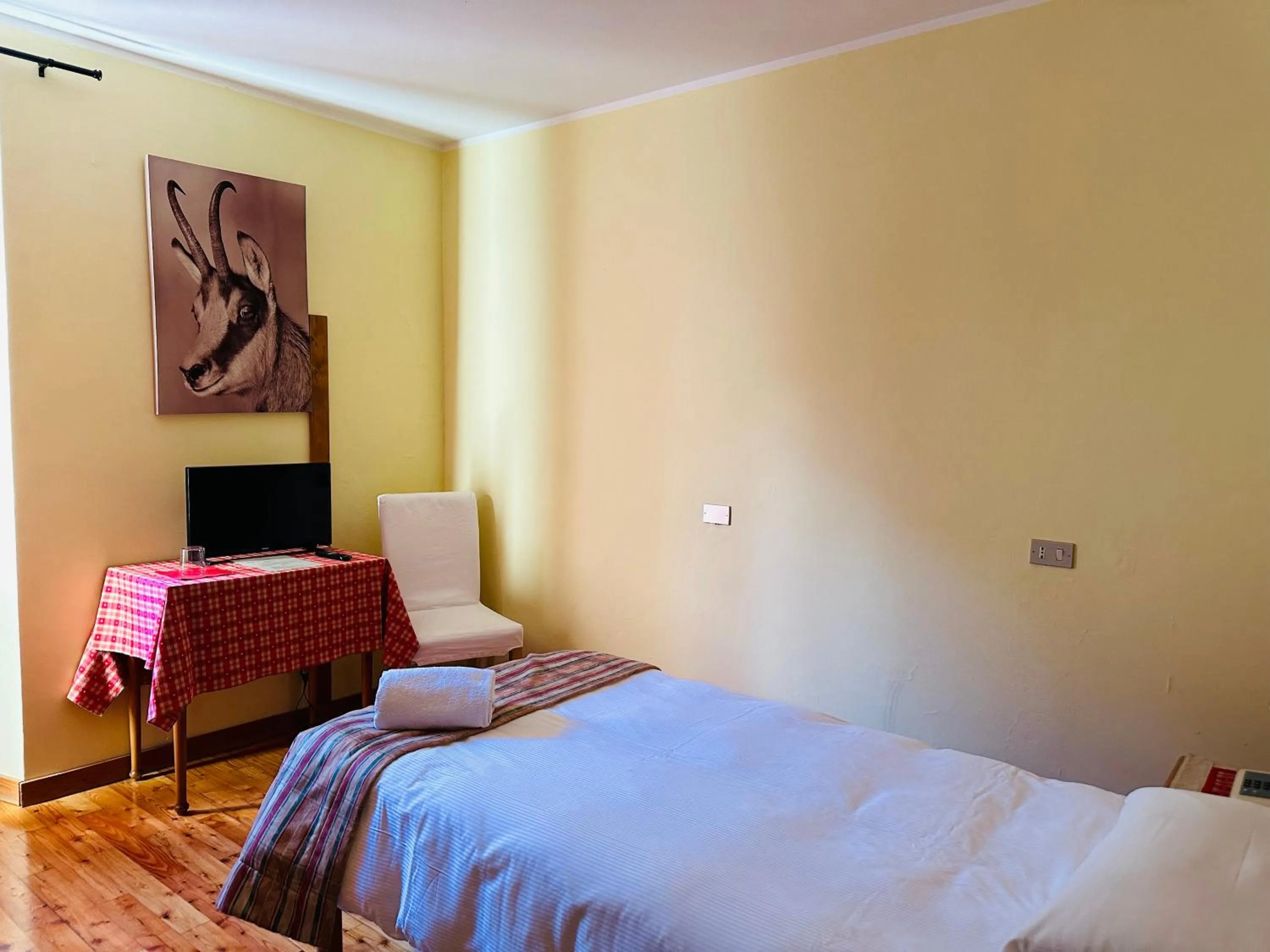 Bedroom, Bed in Centrale