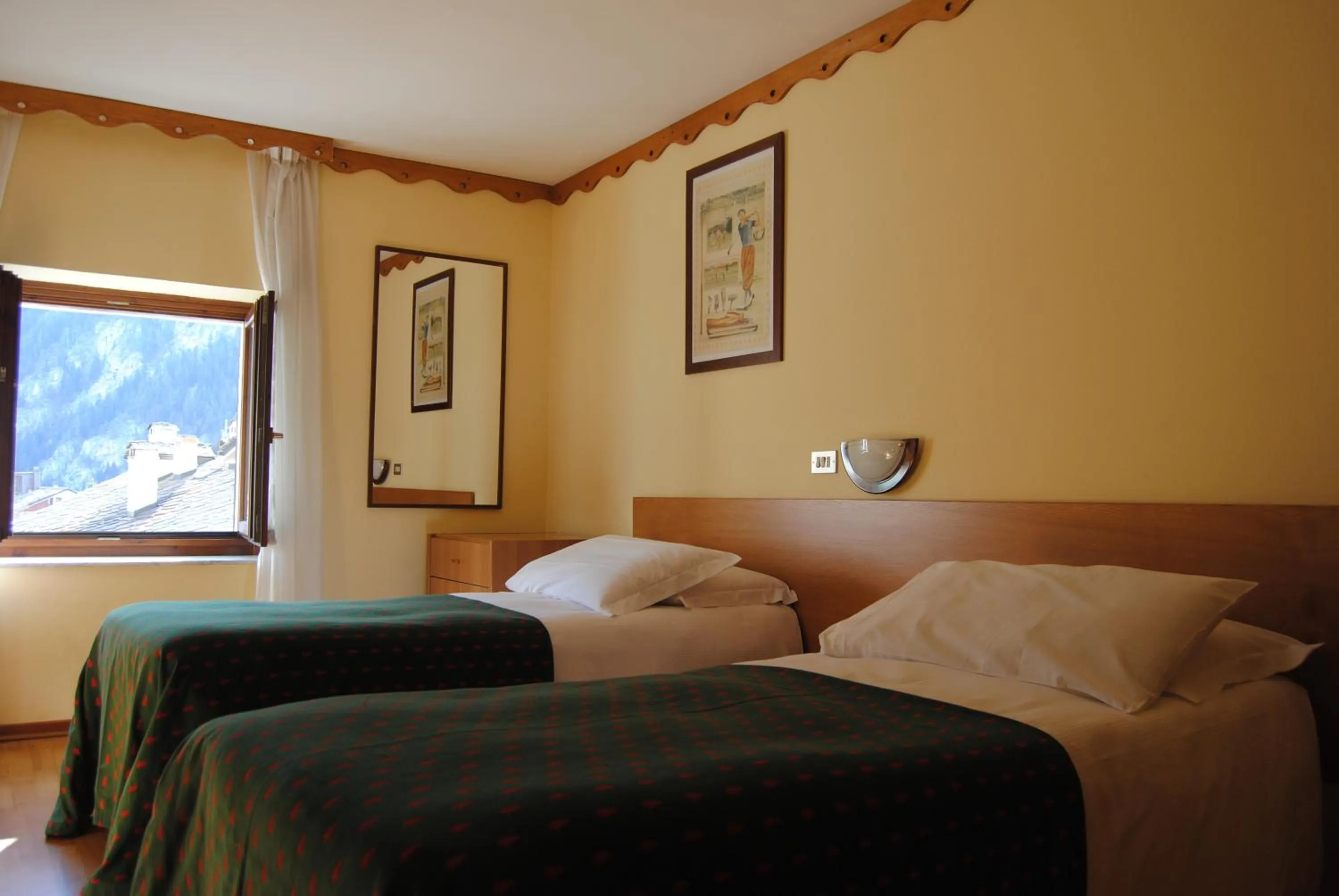 Photo of the whole room, Bed in Centrale