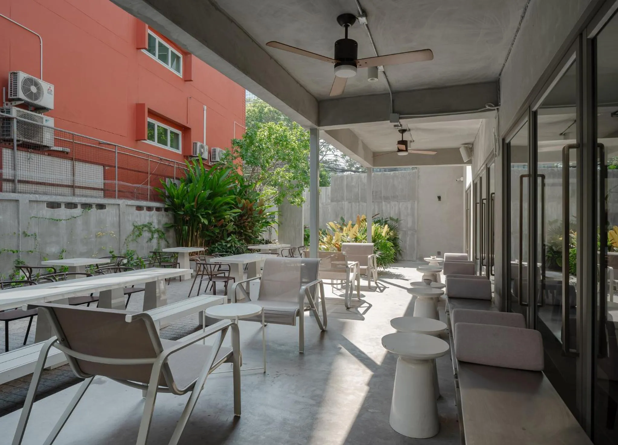 Restaurant/places to eat in Nidhra Boutique Hotel Bangkok Sukhumvit