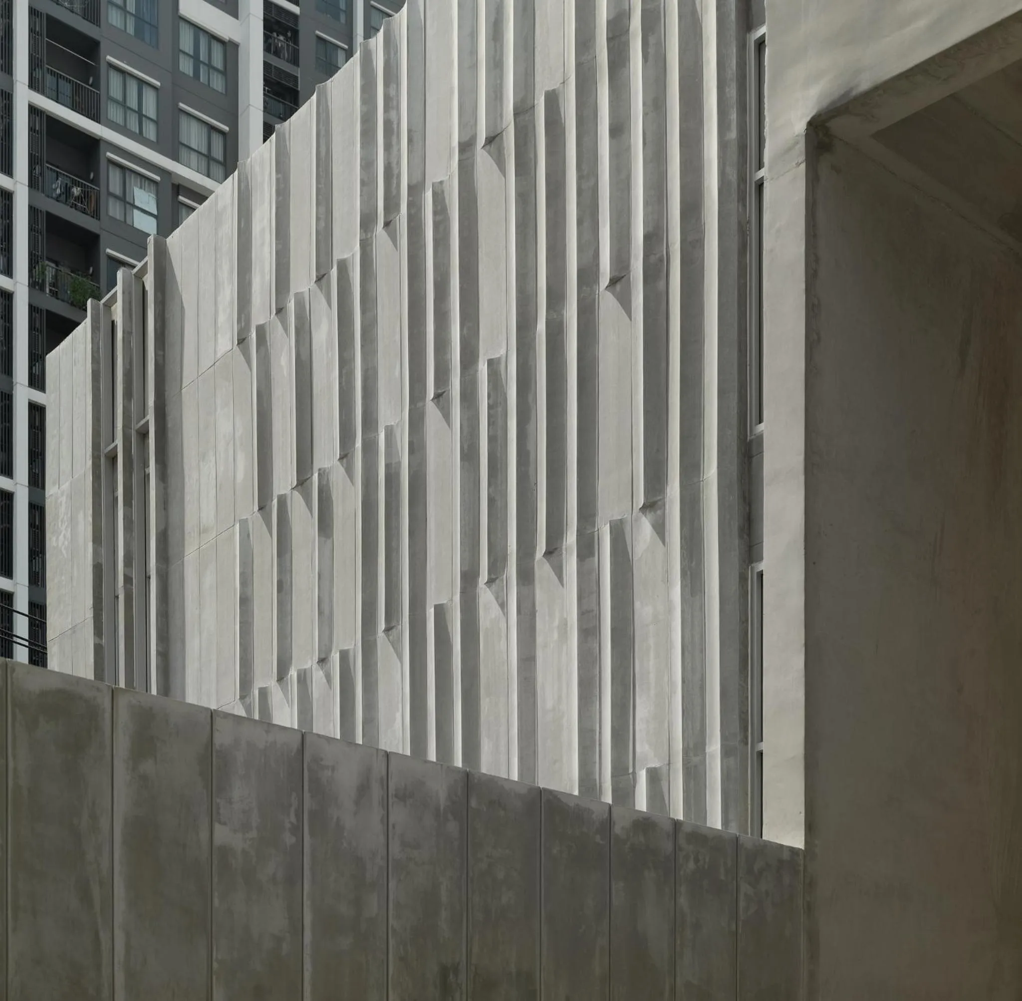 Property building in Nidhra Boutique Hotel Bangkok Sukhumvit