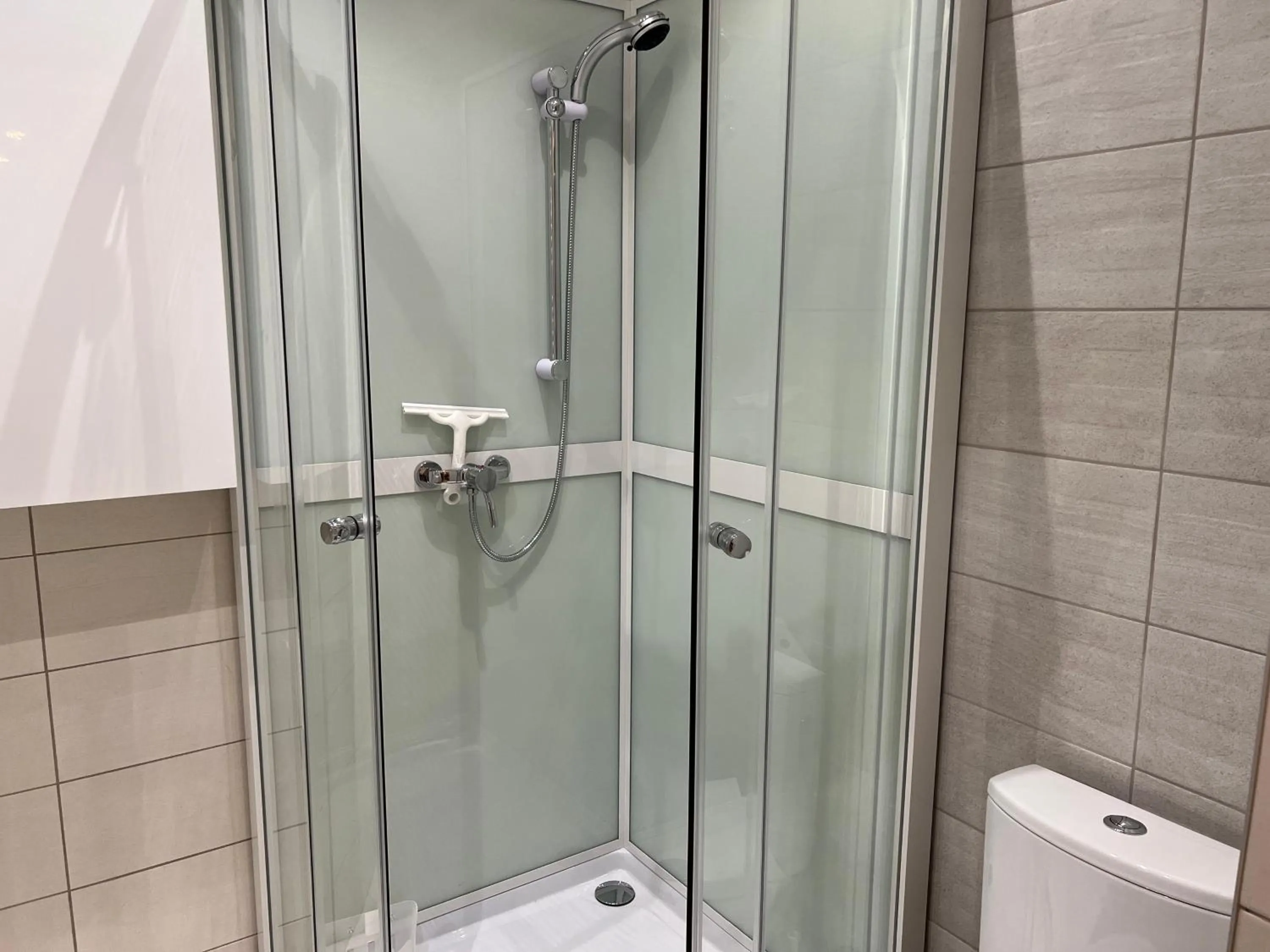 Bathroom in Amazing 2-Room Penthouse Cityview W13