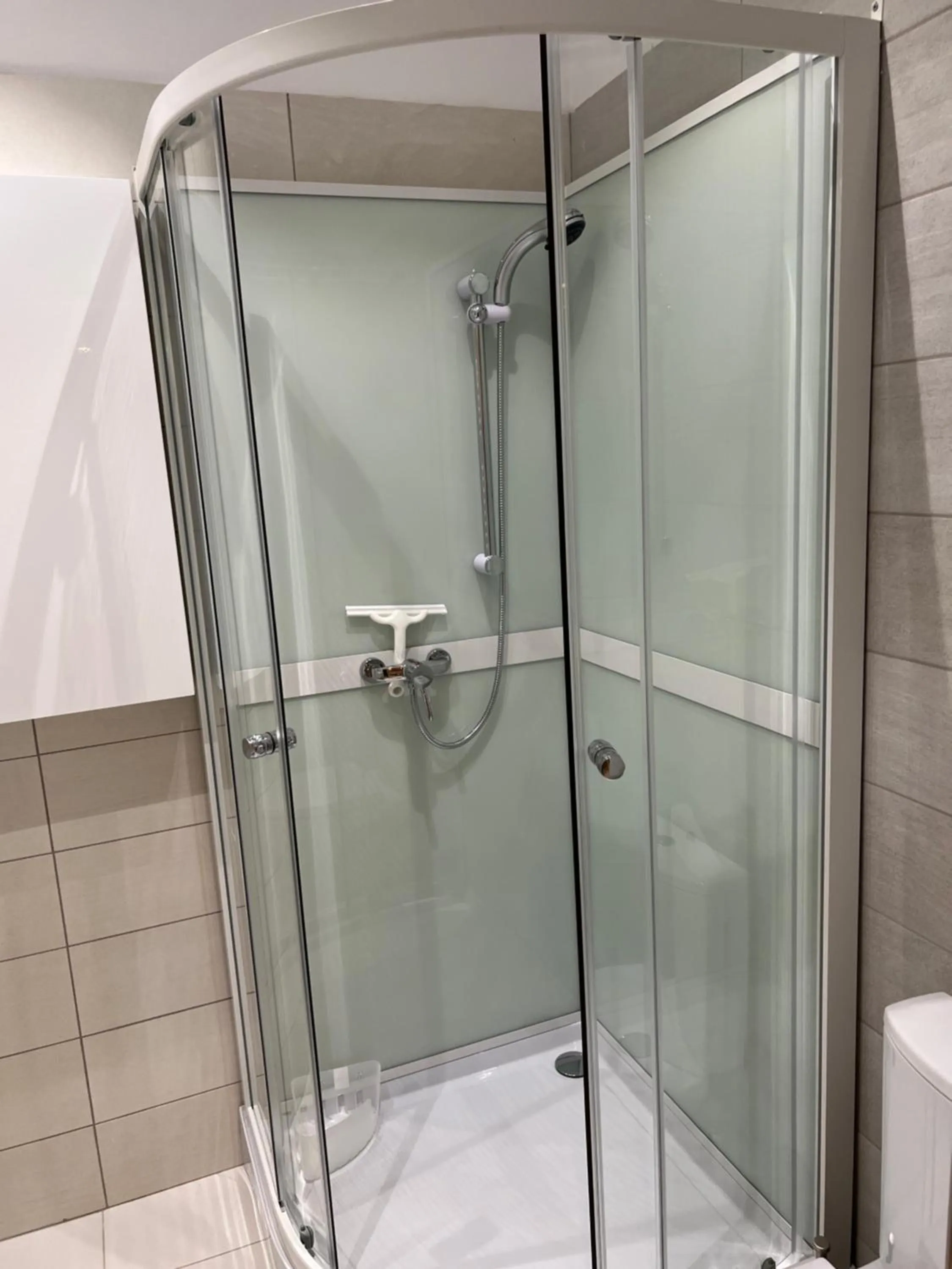 Bathroom in Amazing 2-Room Penthouse Cityview W13