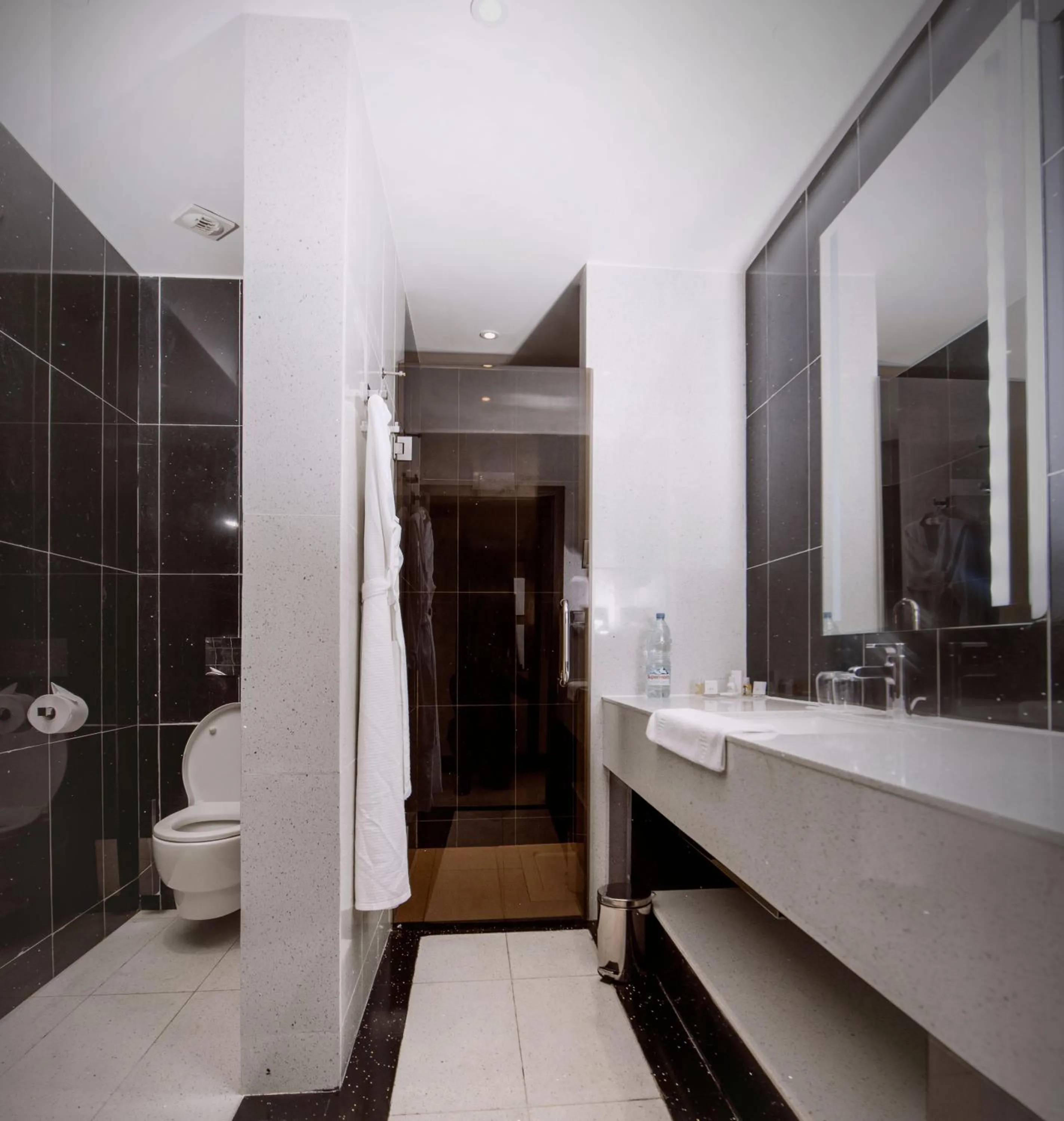 Shower in Krystal Palace Douala