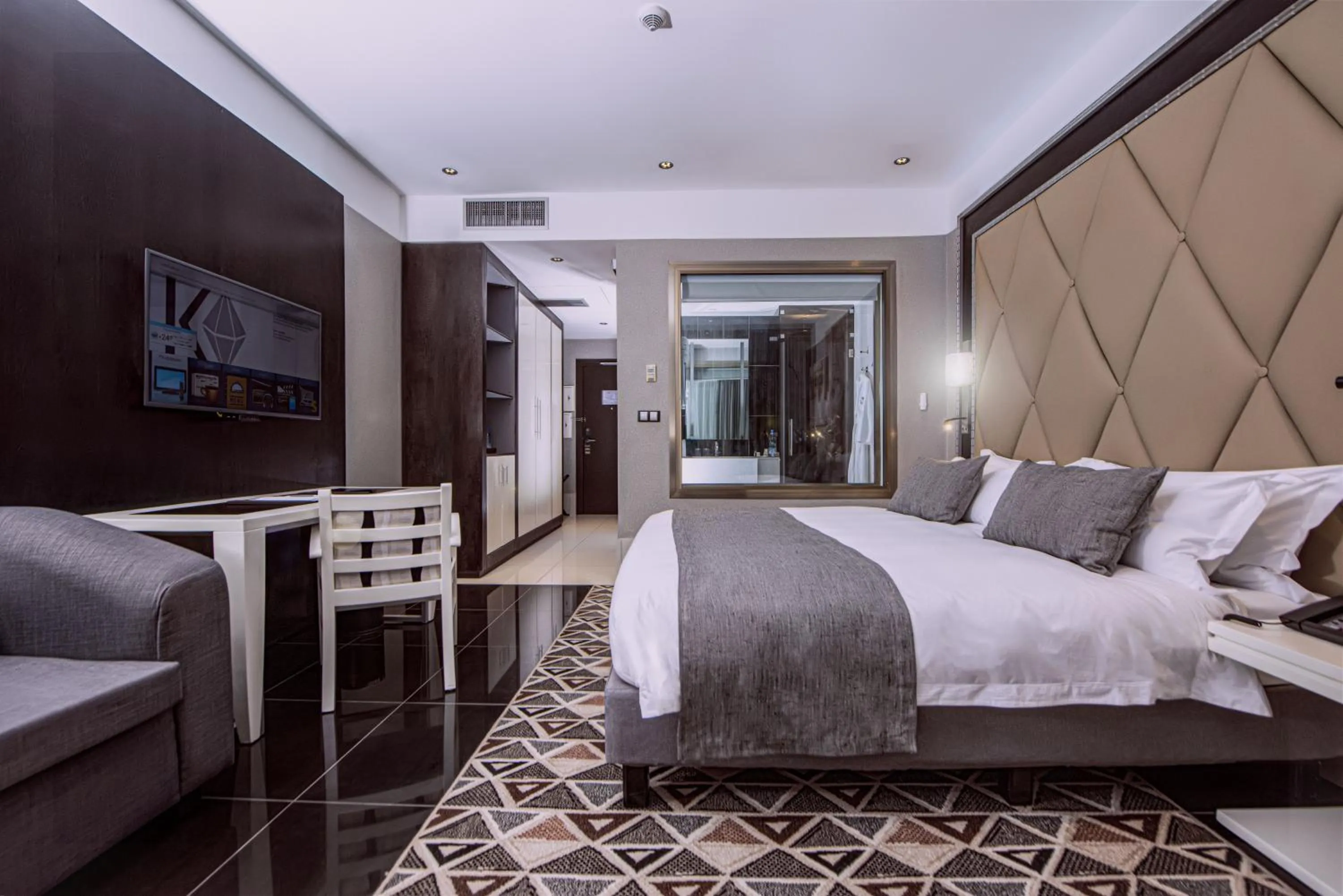 Photo of the whole room in Krystal Palace Douala