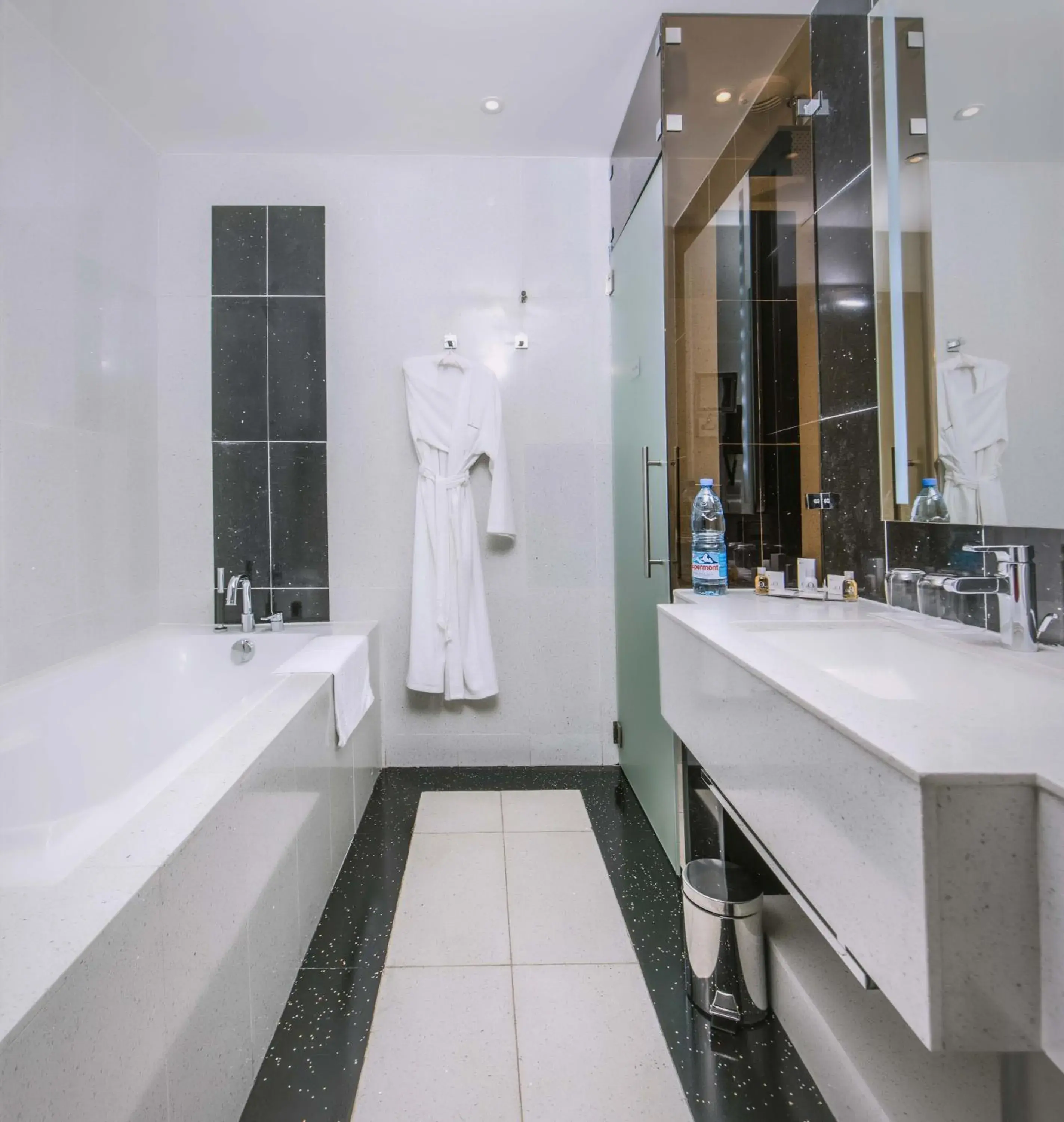 Double Room with Balcony in Krystal Palace Douala Double Room with Balcony in Krystal Palace Douala