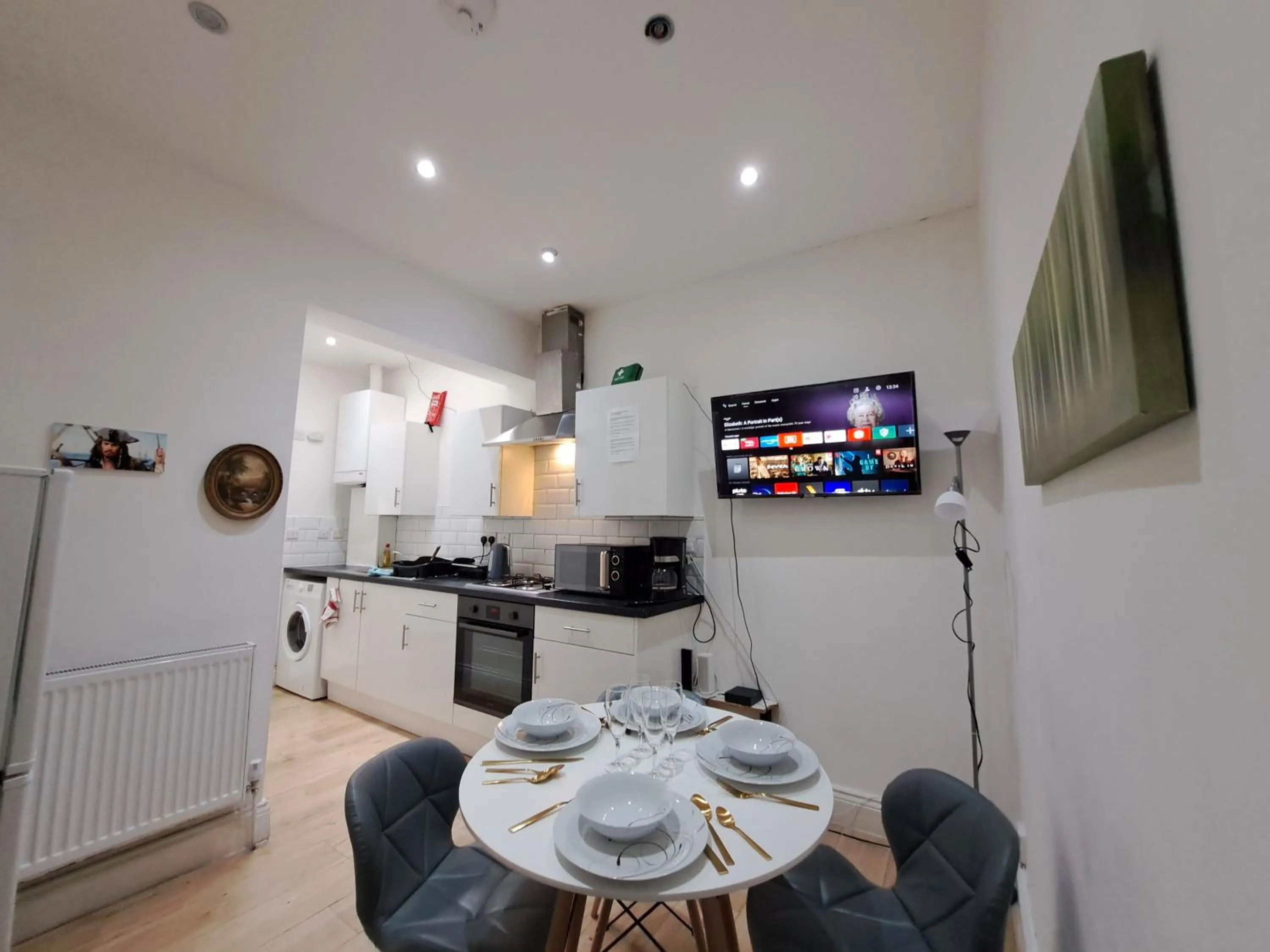 TV and multimedia in Comfy Fenia Stay