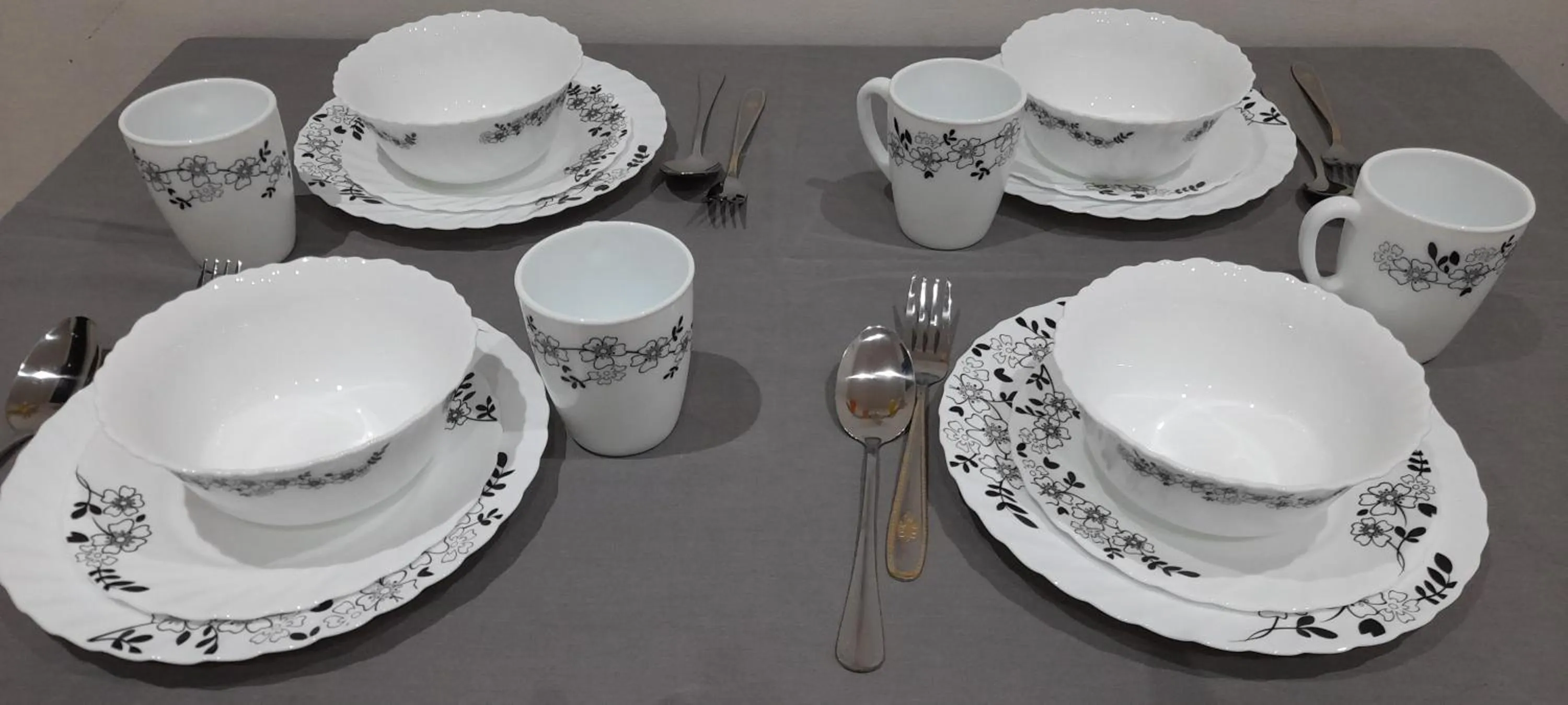 Dining area in Comfy Fenia Stay