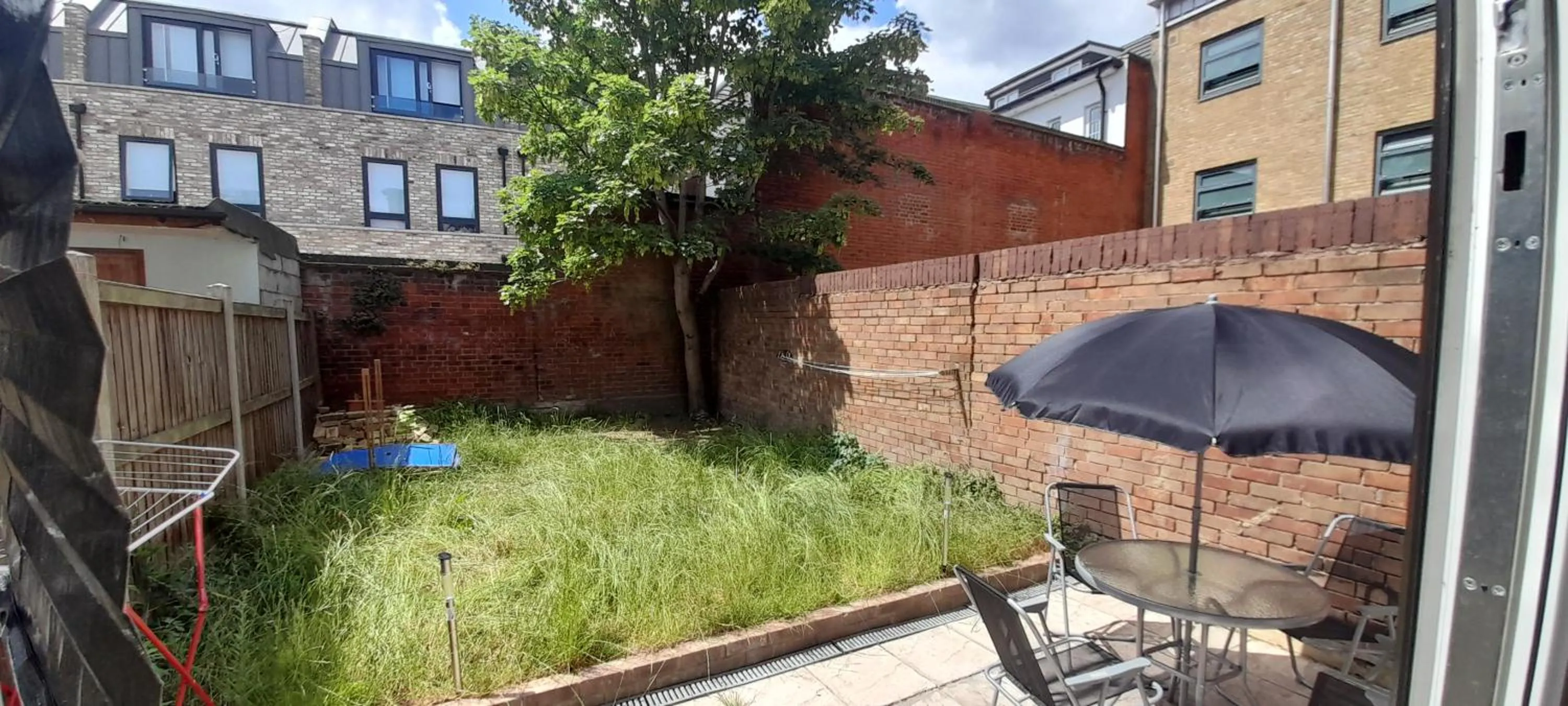 Garden in Comfy Fenia Stay