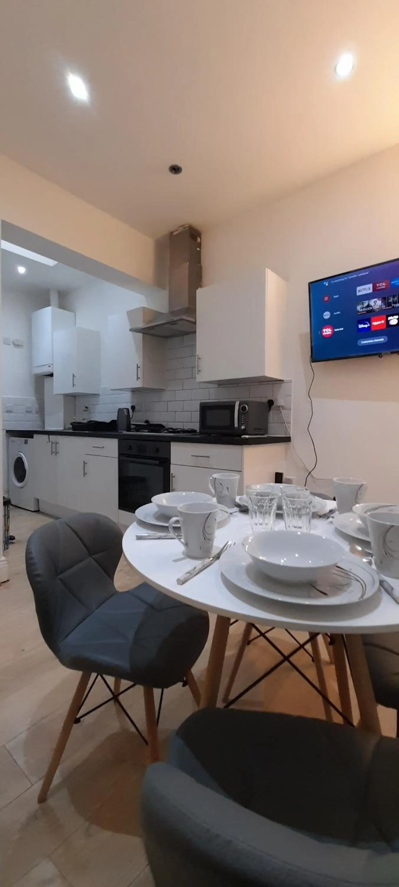 Kitchen or kitchenette in Comfy Fenia Stay