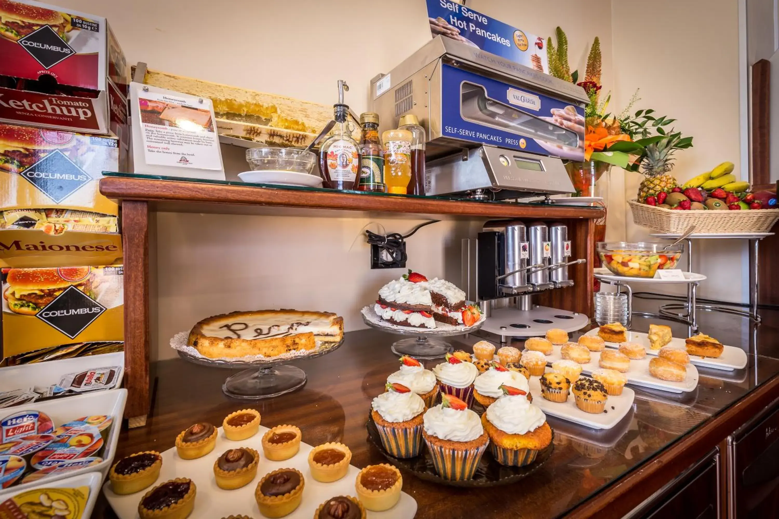 Buffet breakfast in Hotel Duomo Firenze Buffet breakfast in Hotel Duomo Firenze