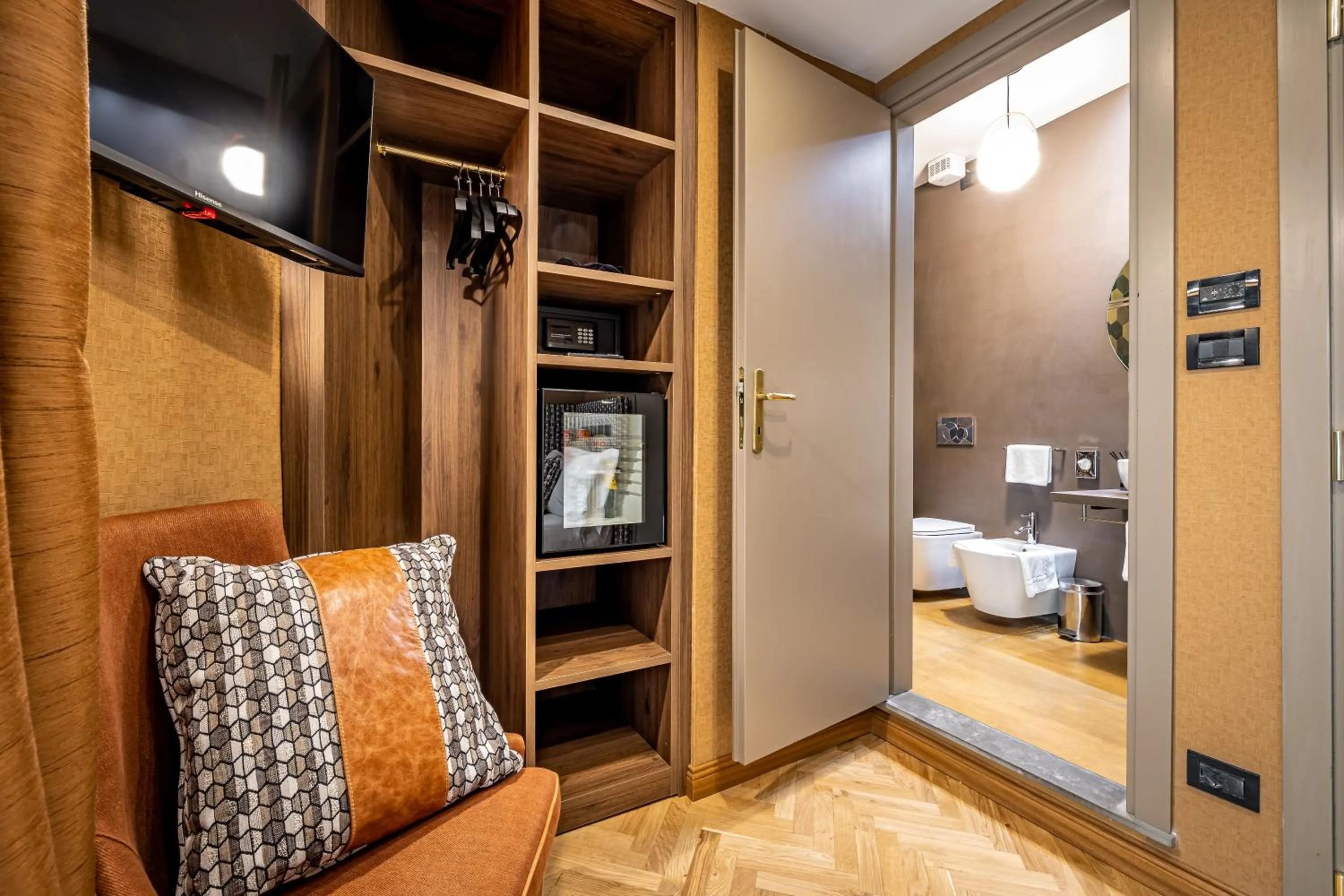 TV and multimedia in Hotel Duomo Firenze