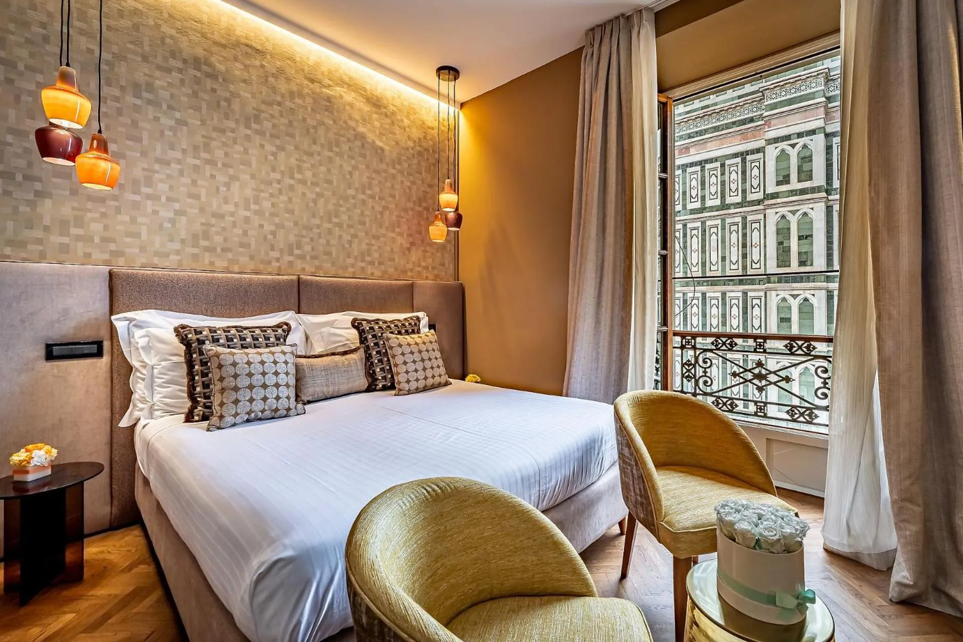 View (from property/room), Bed in Hotel Duomo Firenze