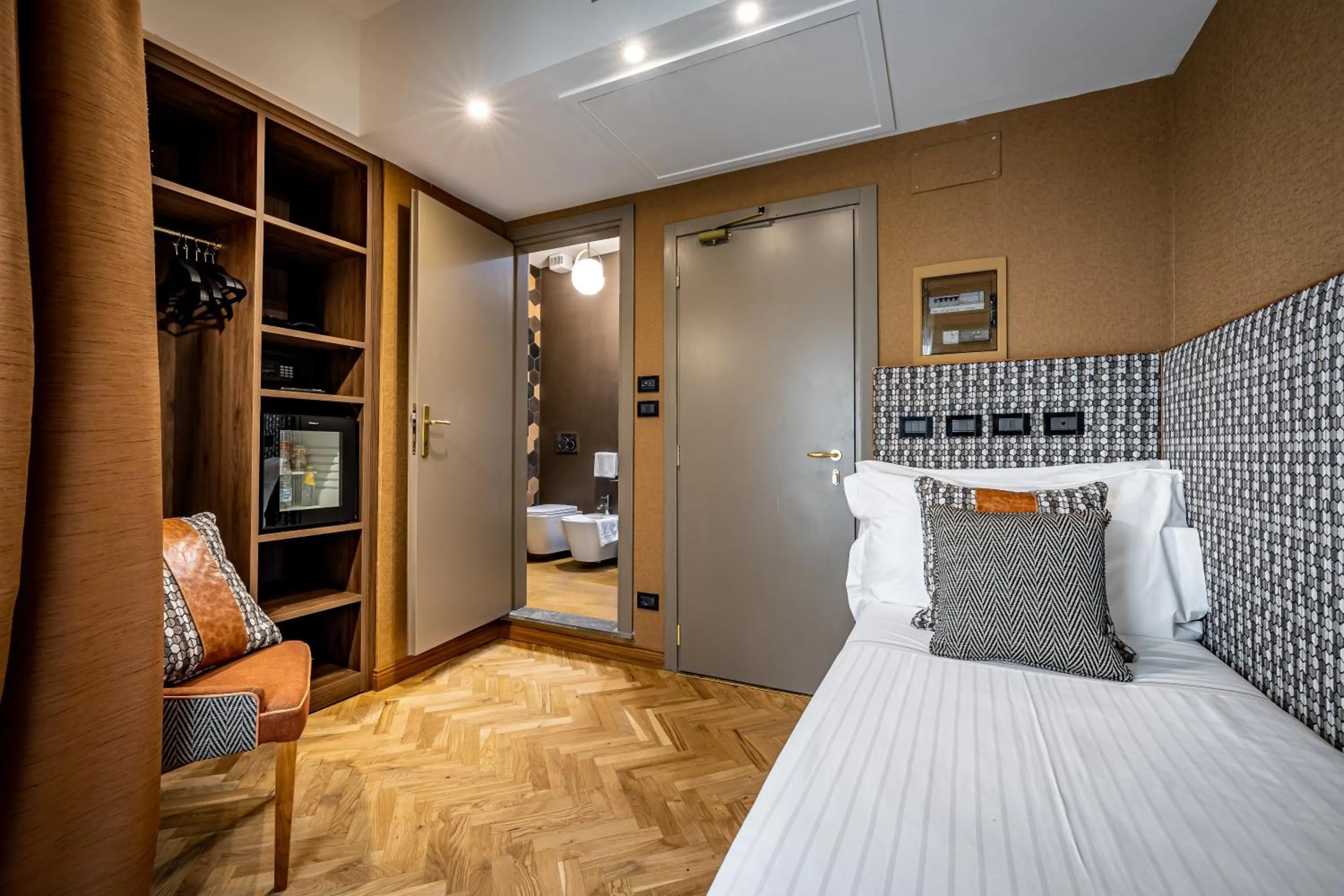 Photo of the whole room, Bed in Hotel Duomo Firenze