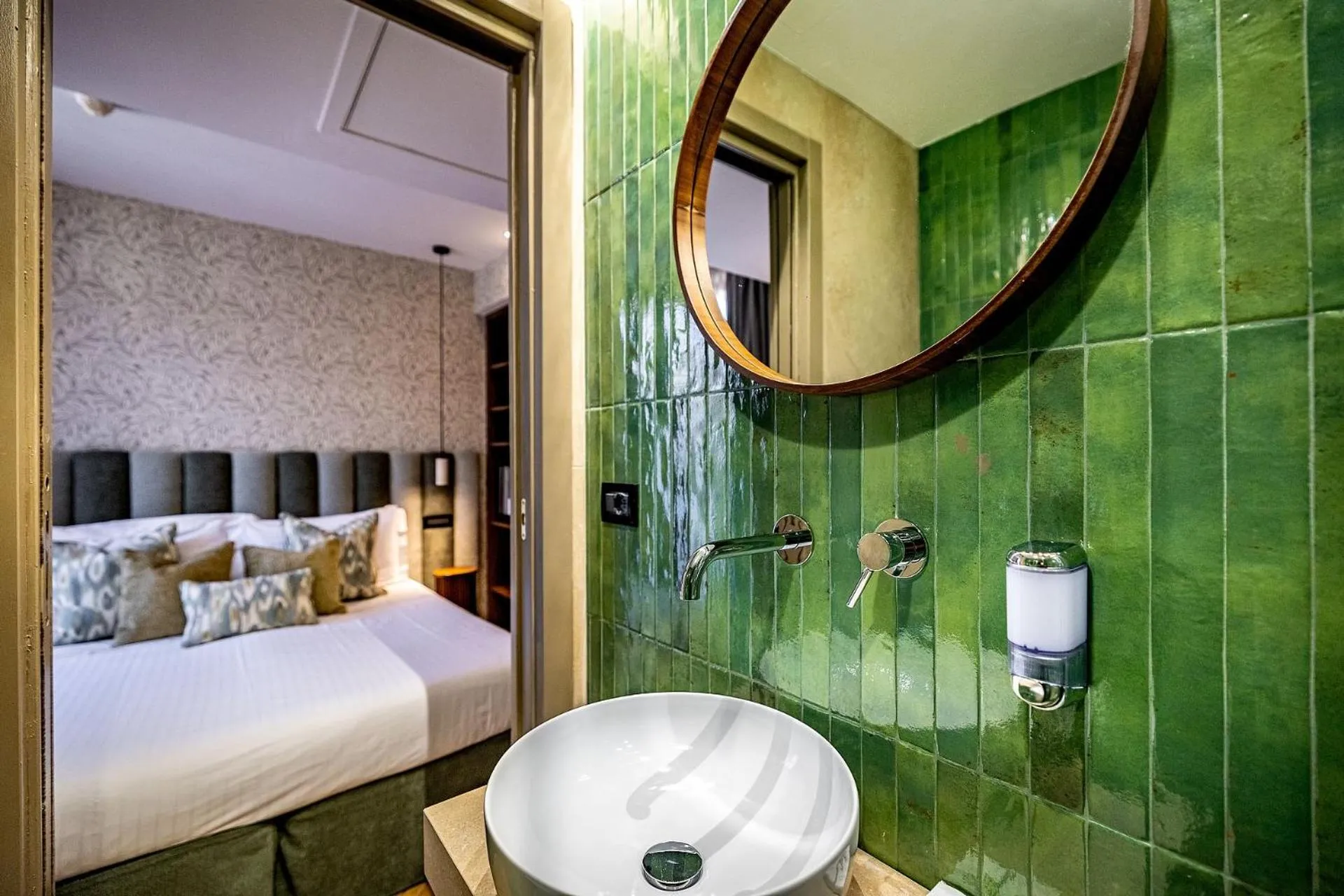Bathroom, Bed in Hotel Duomo Firenze