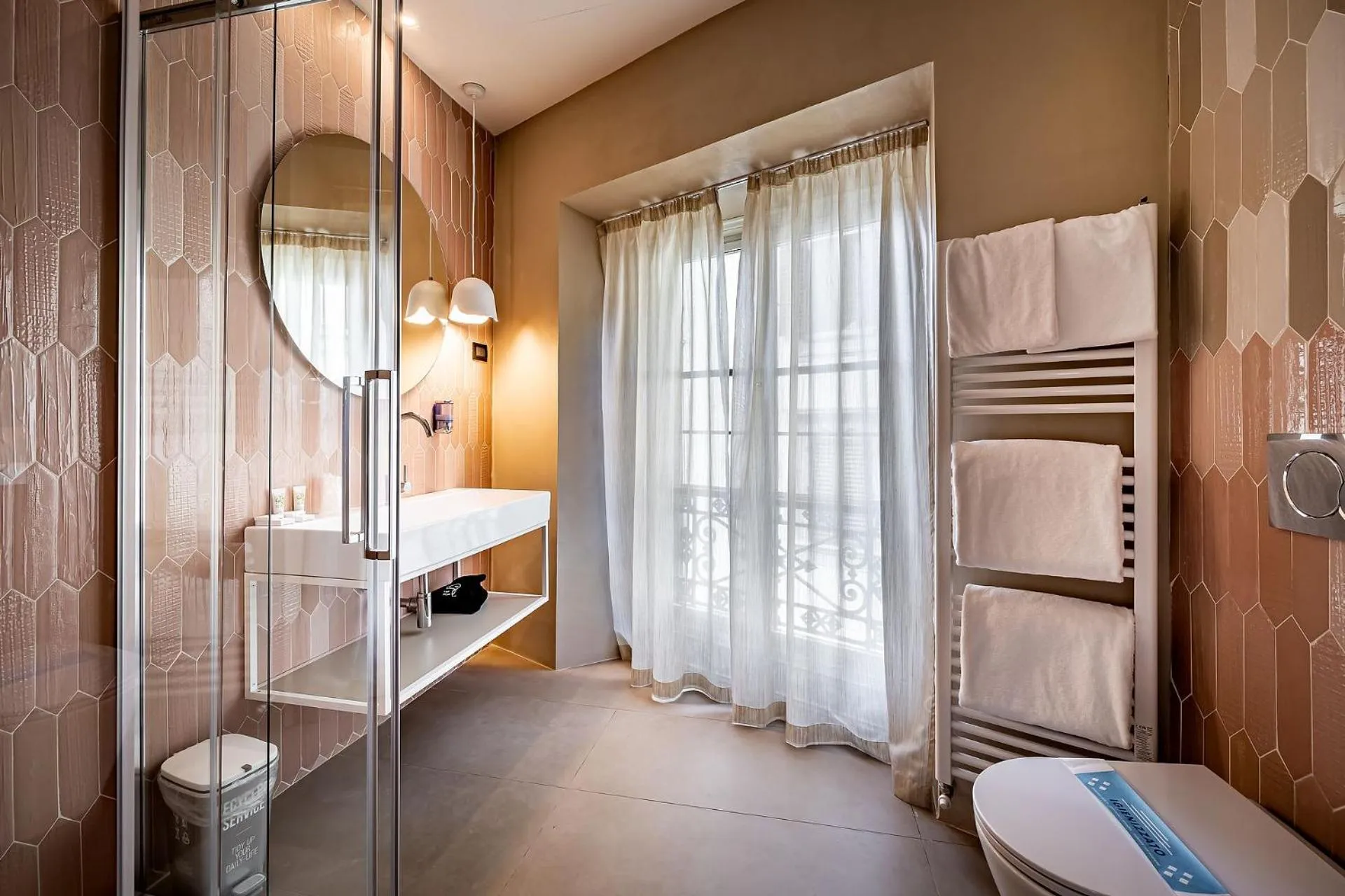 Bathroom, Bed in Hotel Duomo Firenze