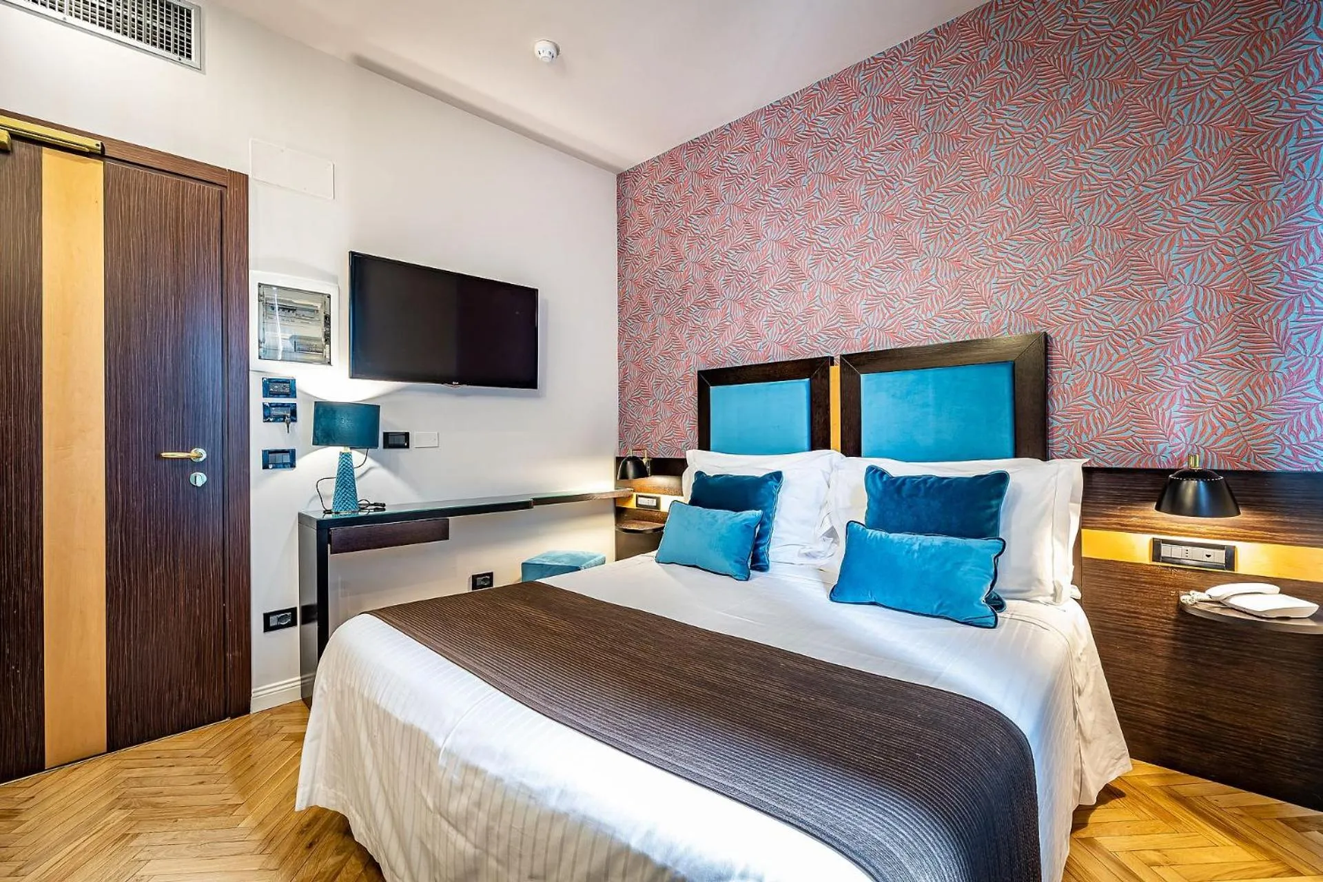 Photo of the whole room, Bed in Hotel Duomo Firenze