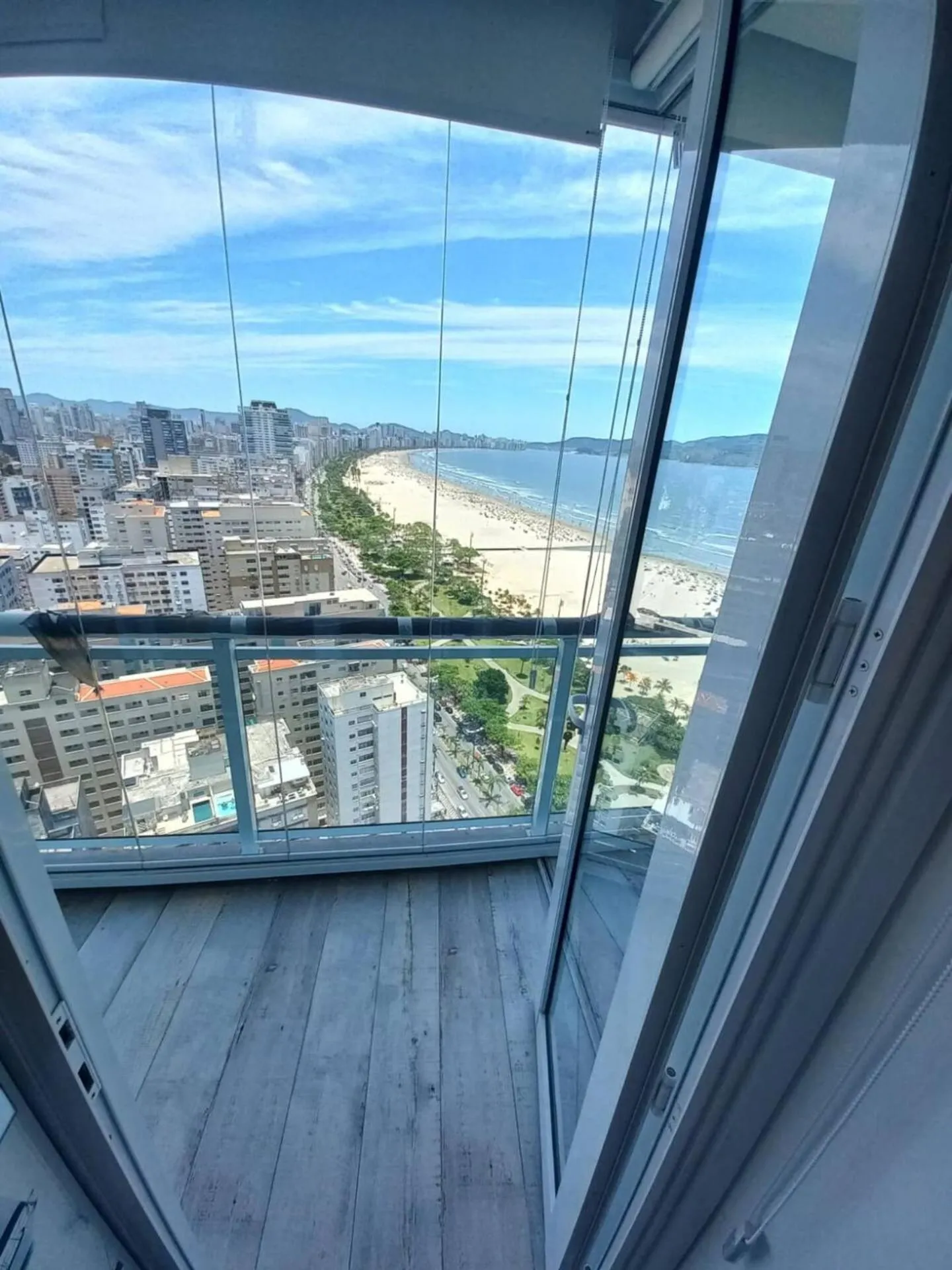 Condomínio de Luxo em Frente à Praia (novinho)