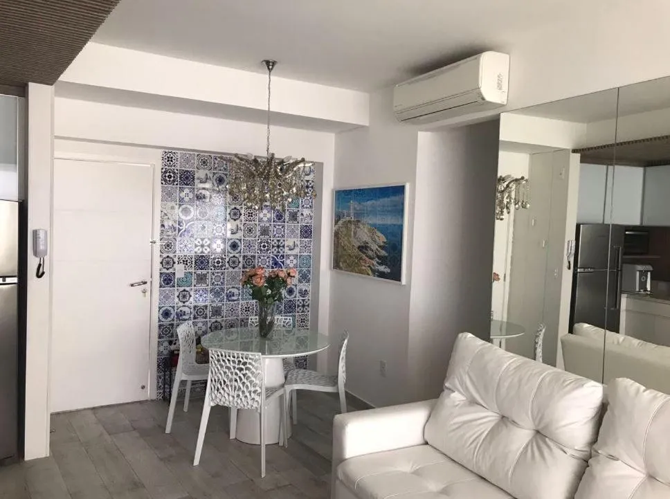 Condomínio de Luxo em Frente à Praia (novinho)