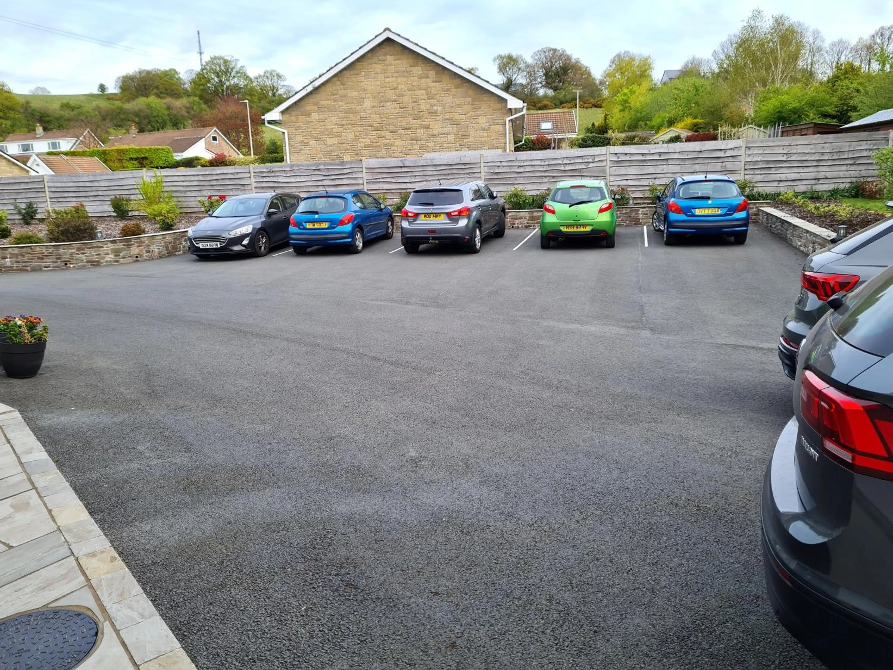 Parking in Camden Lodge B&B and Cottage Brecon