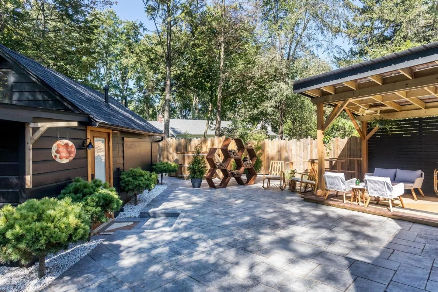 Patio in The Herwood Inn