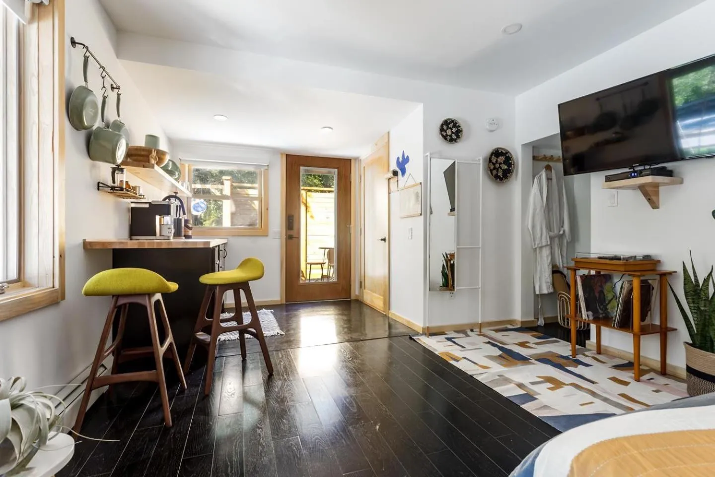 Photo of the whole room in The Herwood Inn