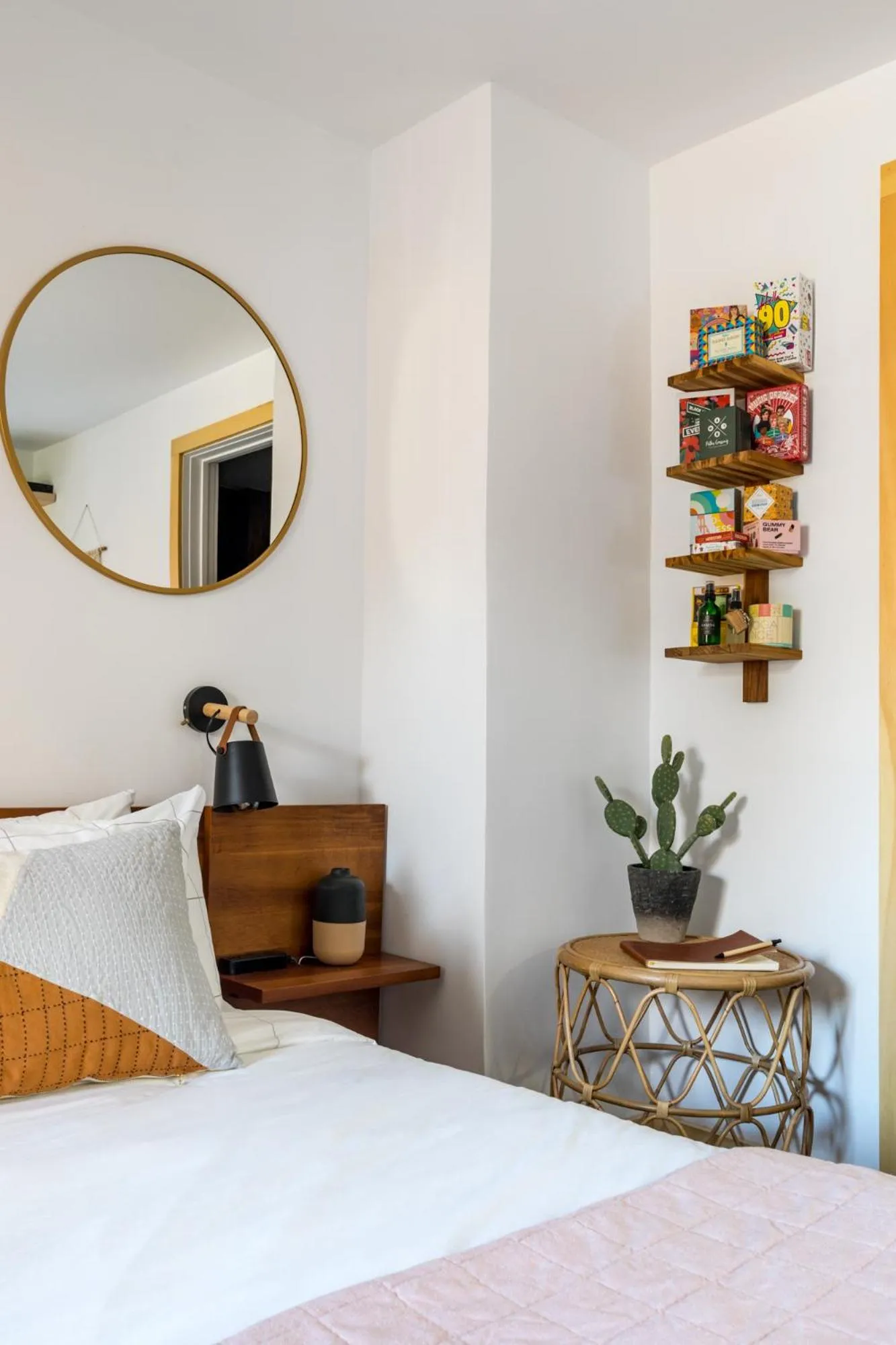 Bed in The Herwood Inn