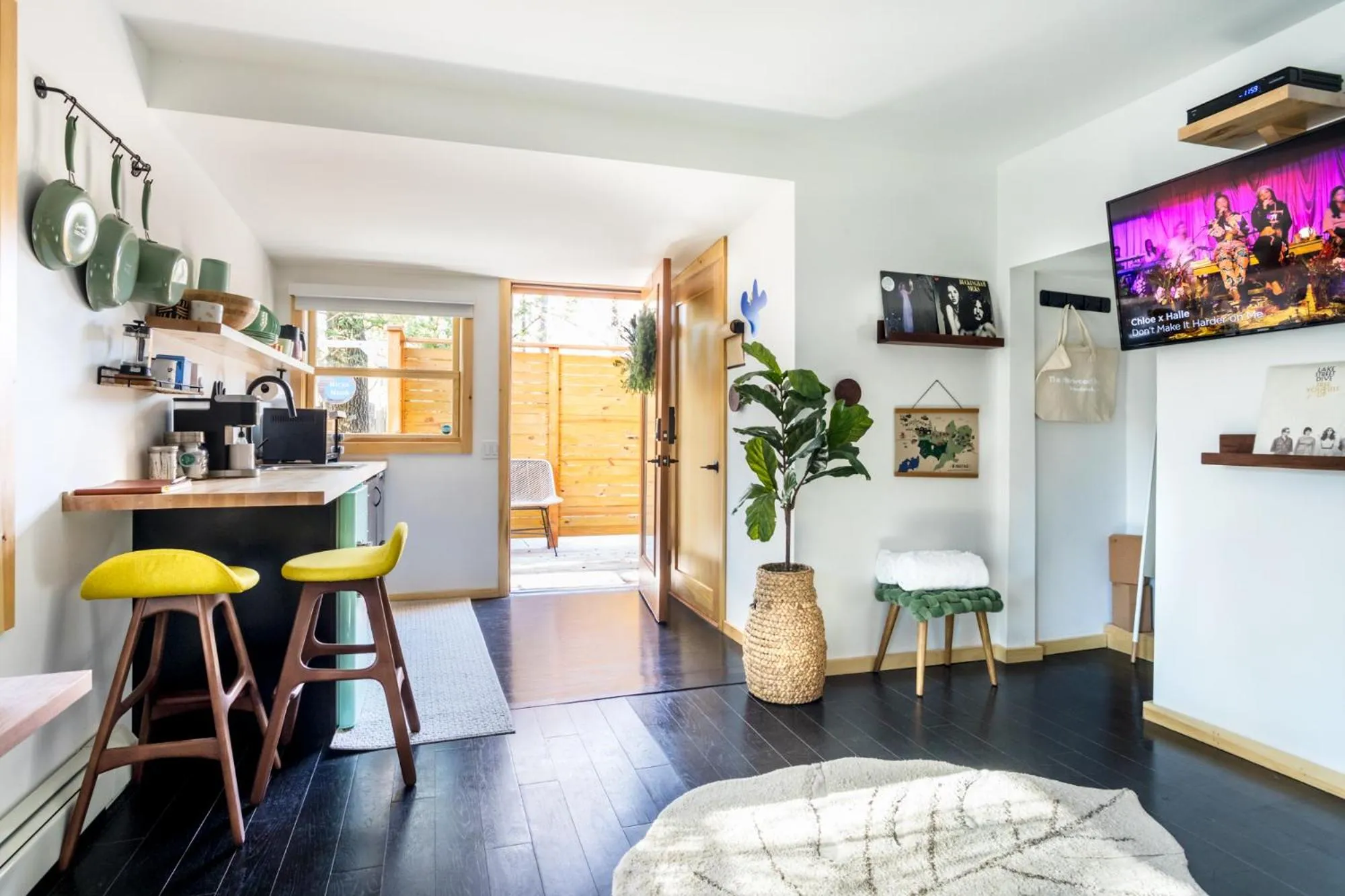 Living room in The Herwood Inn
