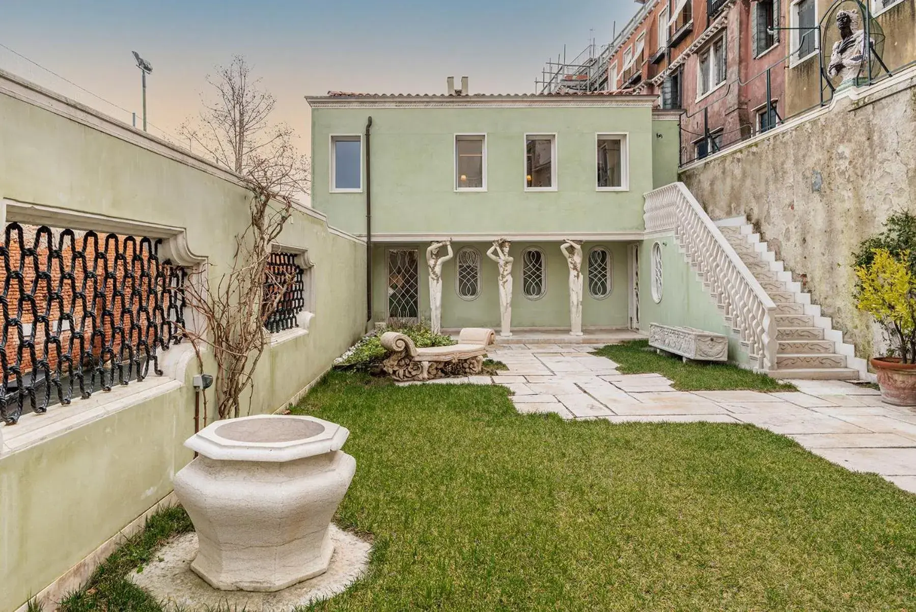 Two-Bedroom Apartment in Ca Maria Adele Two-Bedroom Apartment in Ca Maria Adele