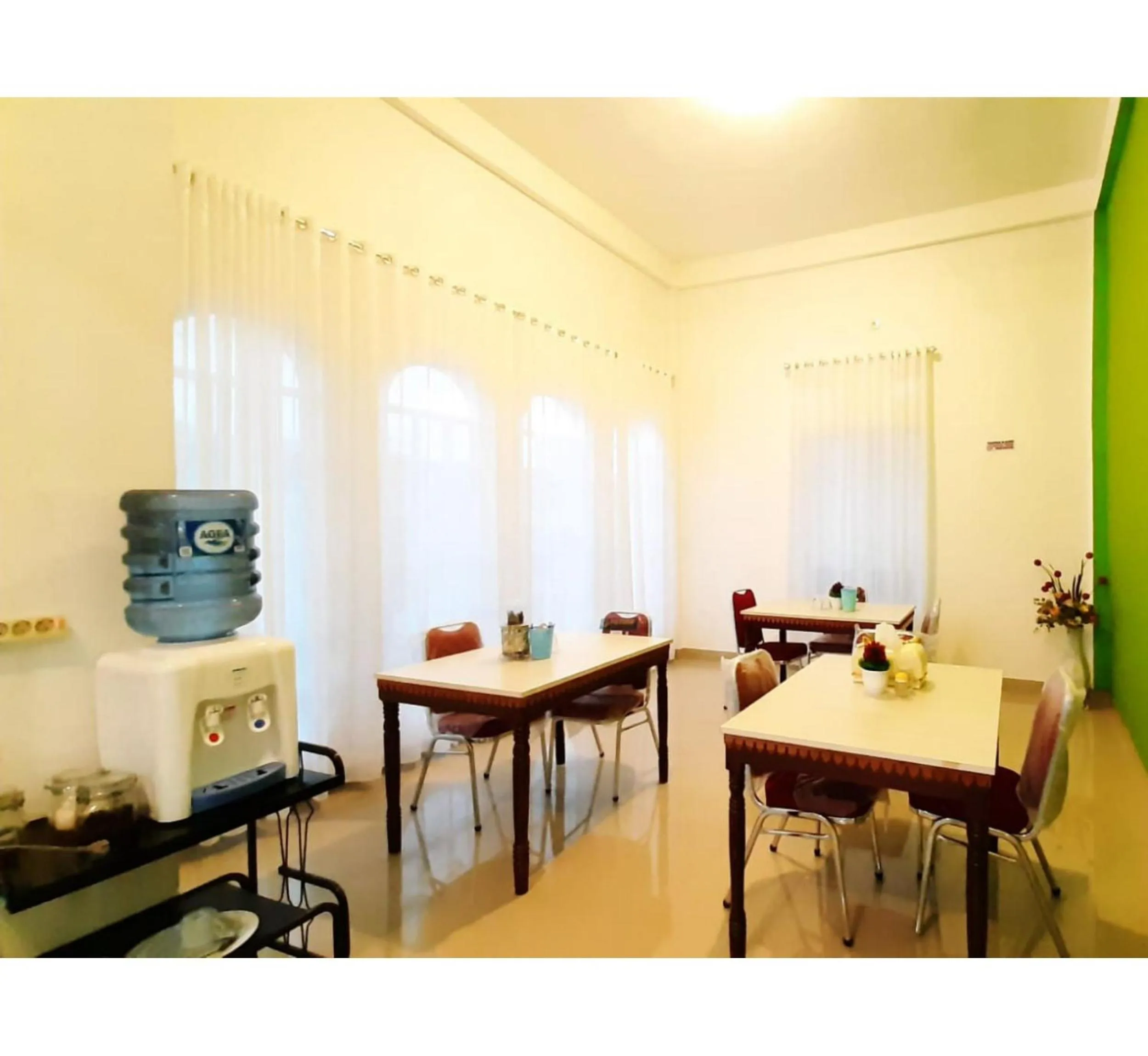 Restaurant/places to eat in Hotel Berkah Atrama Syariah RedPartner