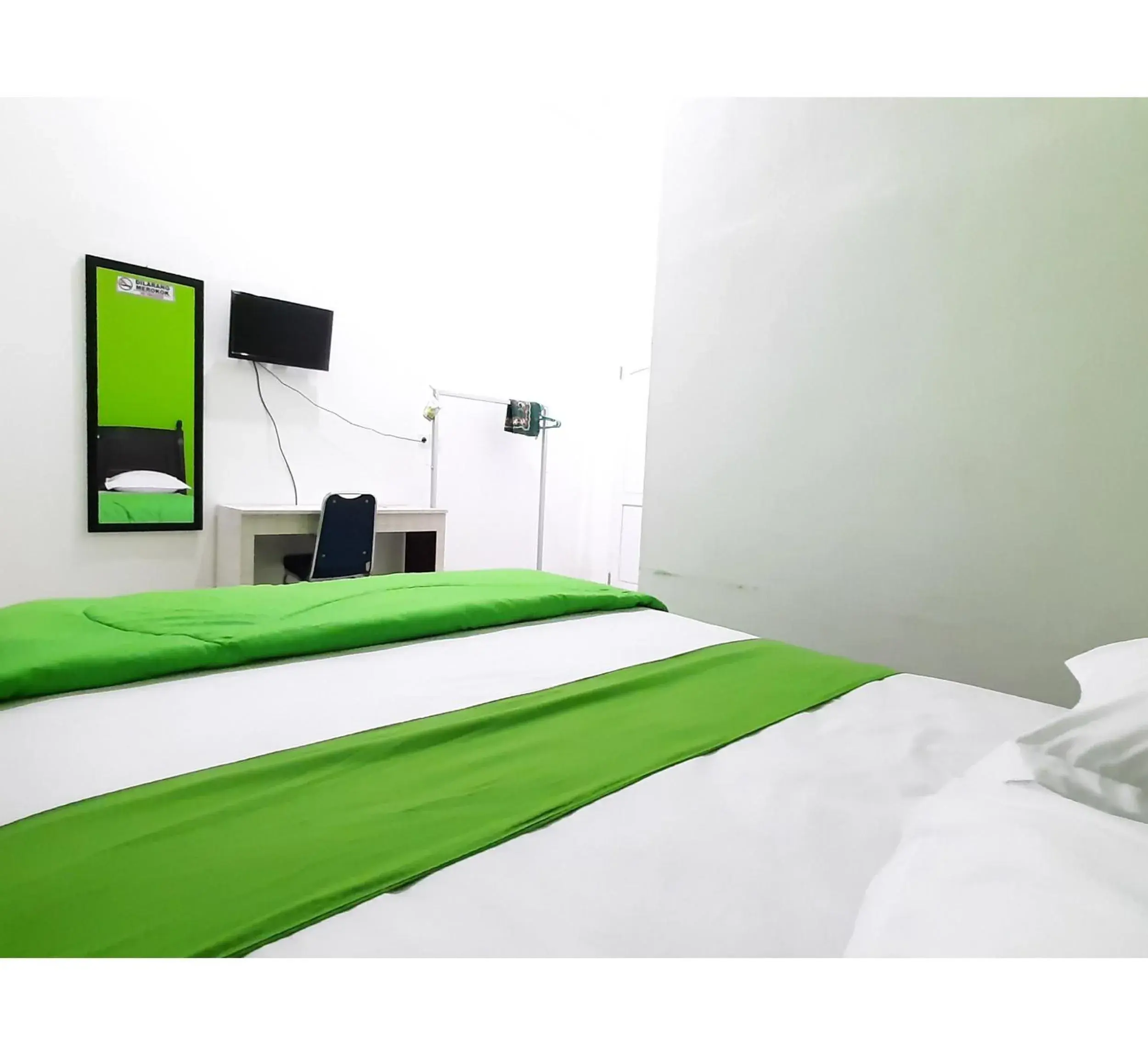 Bedroom in Hotel Berkah Atrama Syariah RedPartner Bedroom in Hotel Berkah Atrama Syariah RedPartner