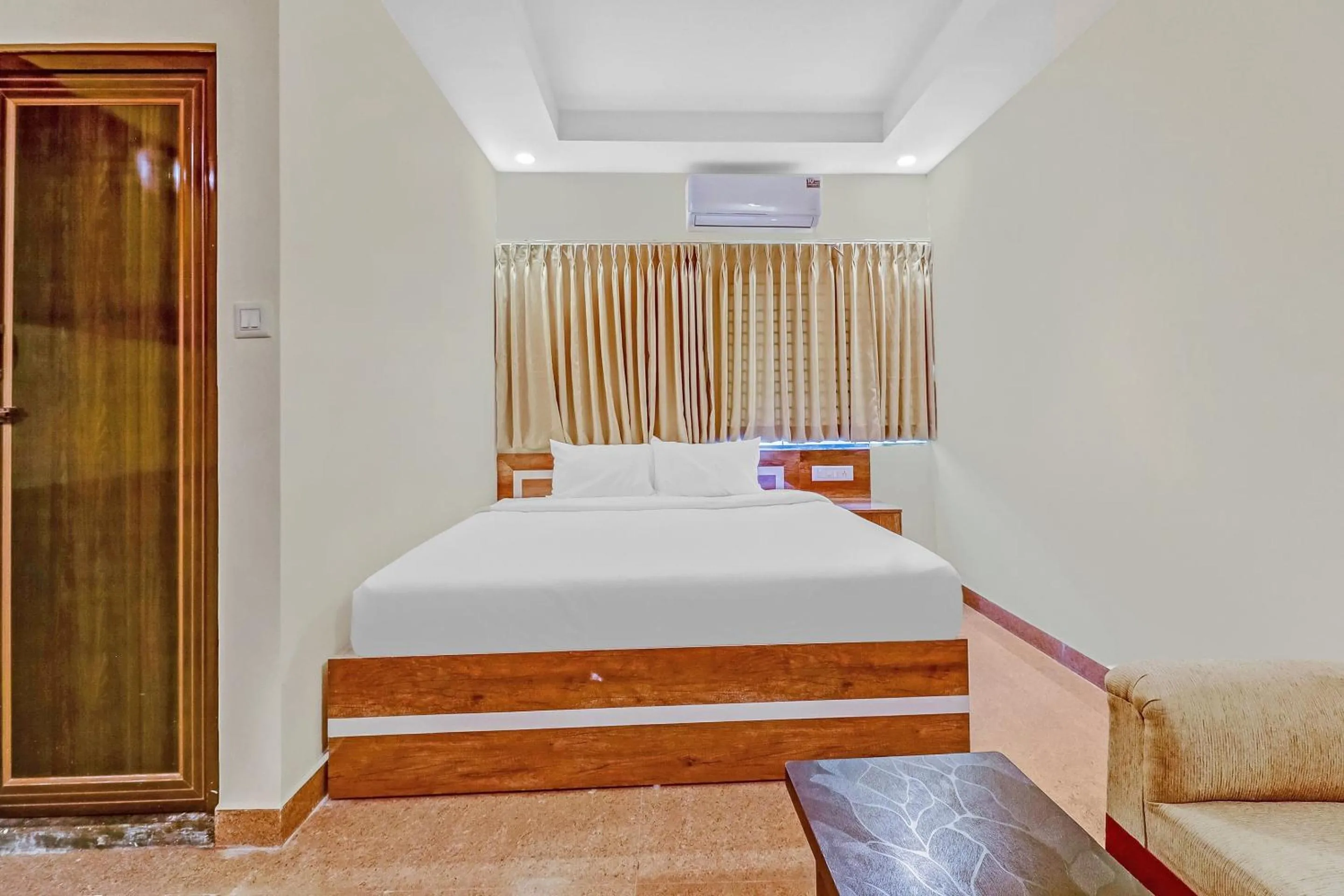 Bedroom, Bed in Hotel O Royal Suites