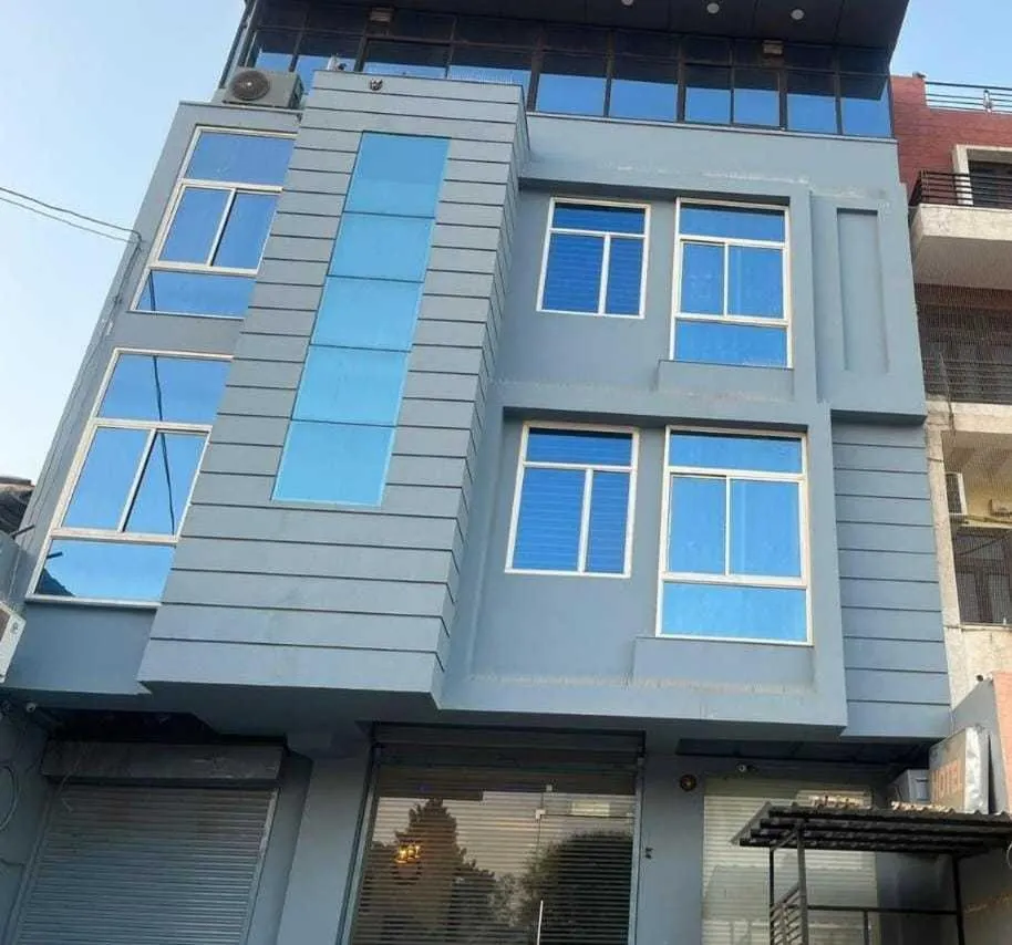 Facade/entrance in Collection O High Strret