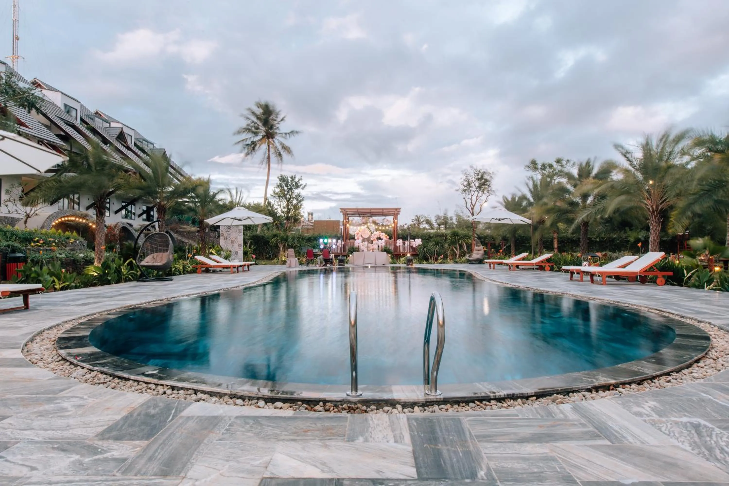 Swimming pool in Hami Garden - Authentic & Natural Resort